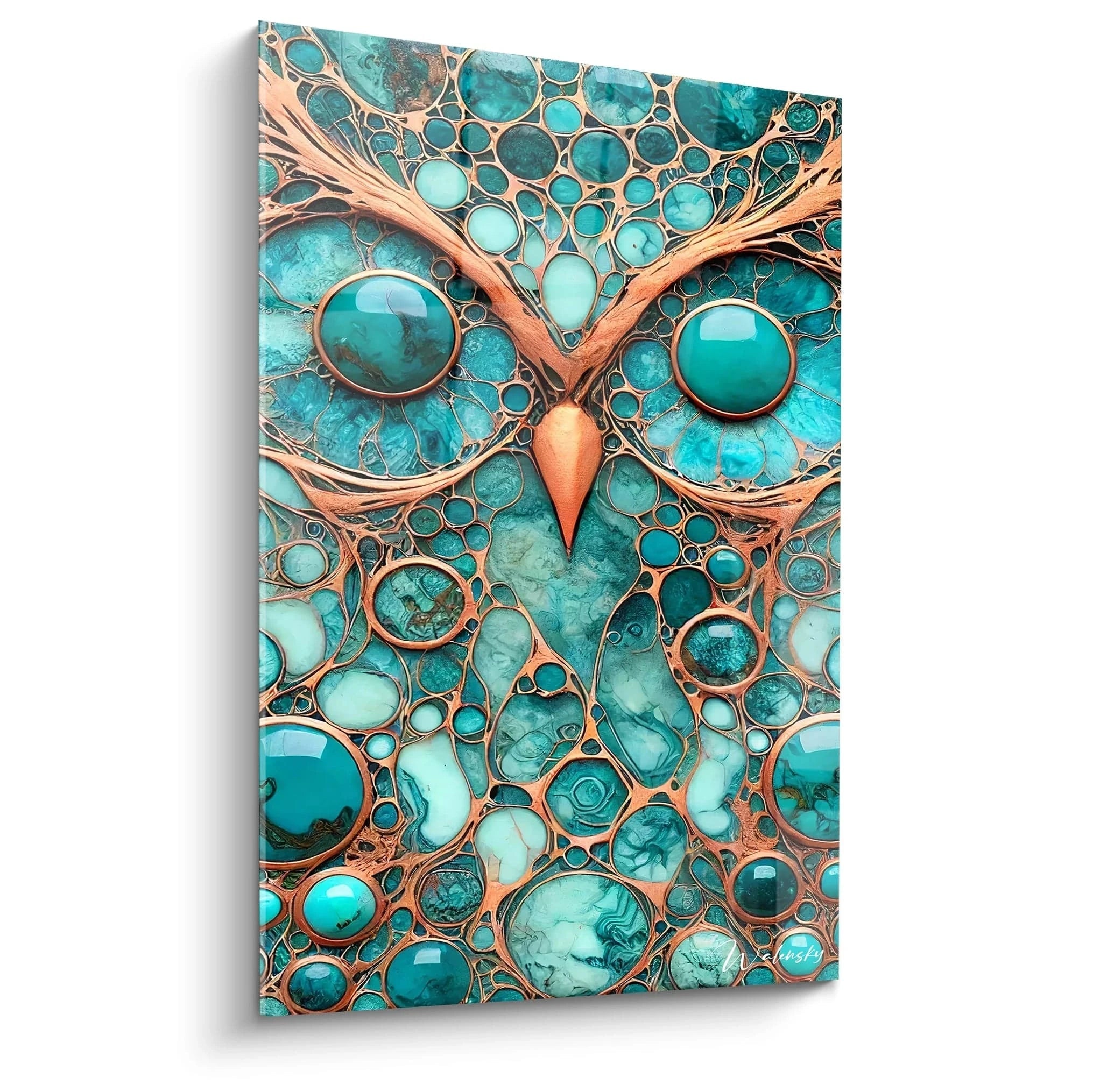 Vue du tableau style epoxy sous un angle diagonal, mettant en avant les cercles métalliques et les textures organiques qui forment la chouette, dans des teintes de turquoise, vert et bronze. Une œuvre fascinante.