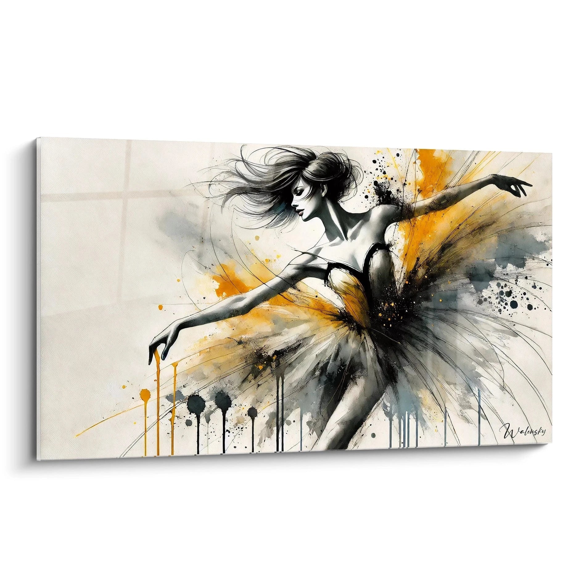 Un tableau danseuse abstrait montrant une danseuse en mouvement, avec des éclats de peinture jaune et noire, et des textures fluides sur un fond clair.