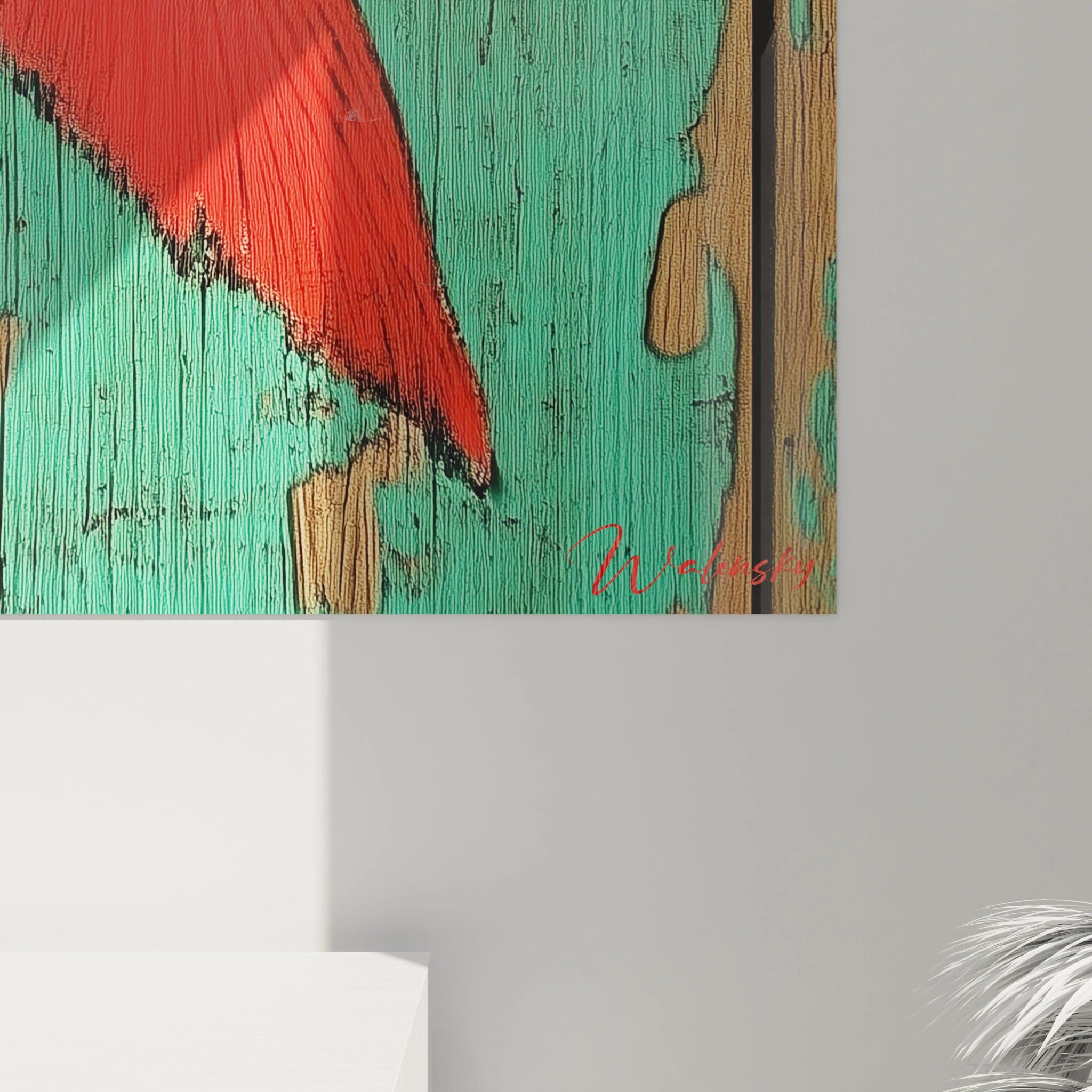 Un tableau poisson reprĂ©sentant la partie infĂ©rieure dâun poisson rouge vif sur une planche en bois vert turquoise texturĂ©, avec des dĂ©tails dâĂ©cailles et des zones usĂ©es rĂ©vĂ©lant le bois brut.