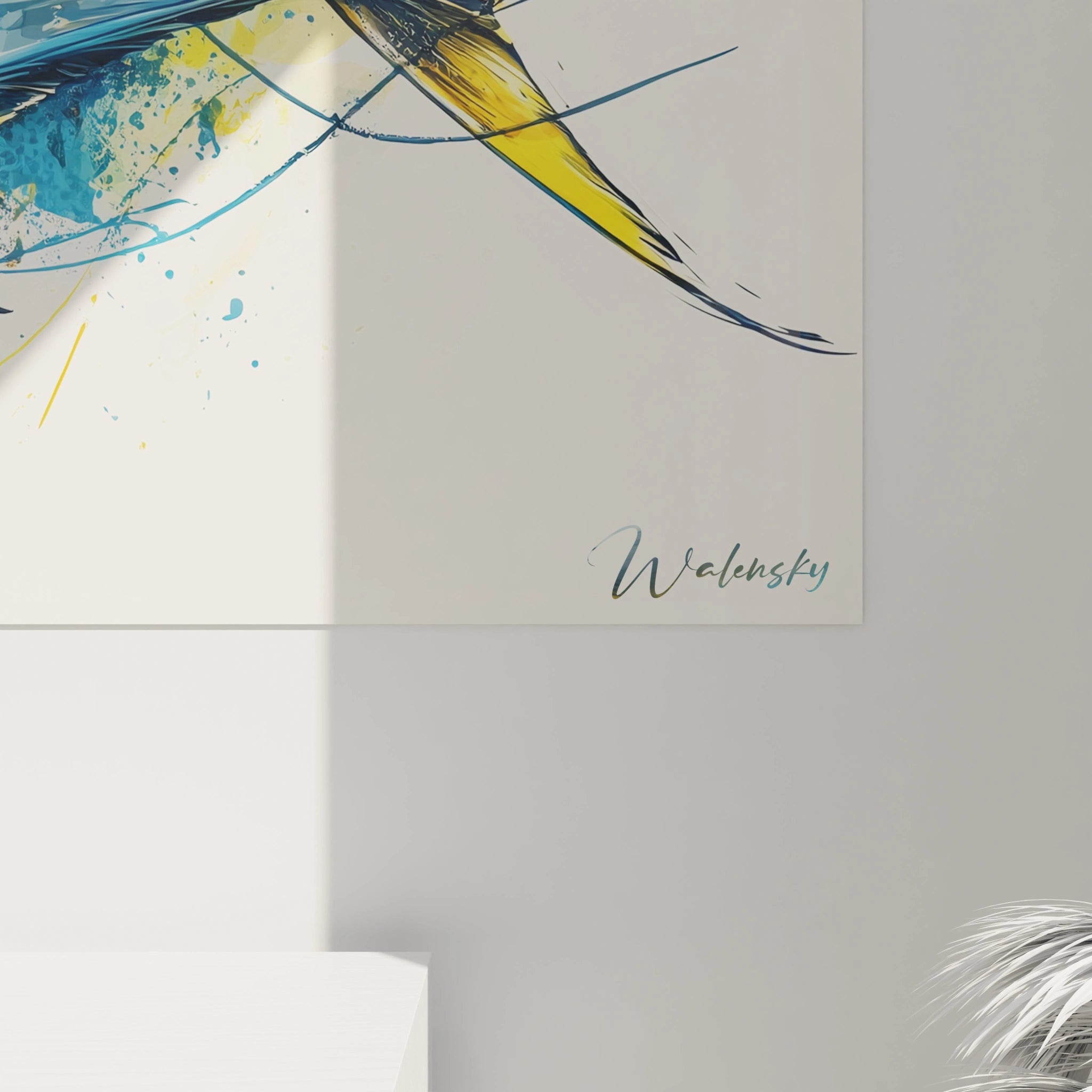 Un tableau poisson composĂ© dâun poisson dĂ©taillĂ© en bleu et jaune, entourĂ© dâeffets de peinture Ă©claboussĂ©e et de jeux de transparence Ă©voquant une immersion sous-marine.