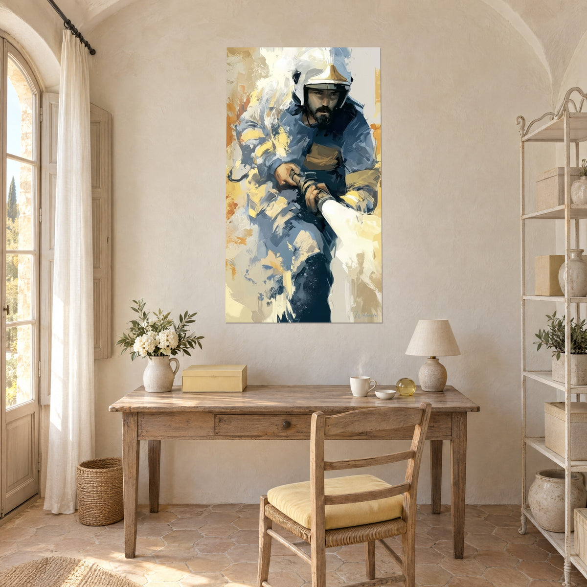 Cuadro de hombre de bomberos en pintura gestual azul vaquero y naranja, sobre un escritorio de madera clara junto a una ventana