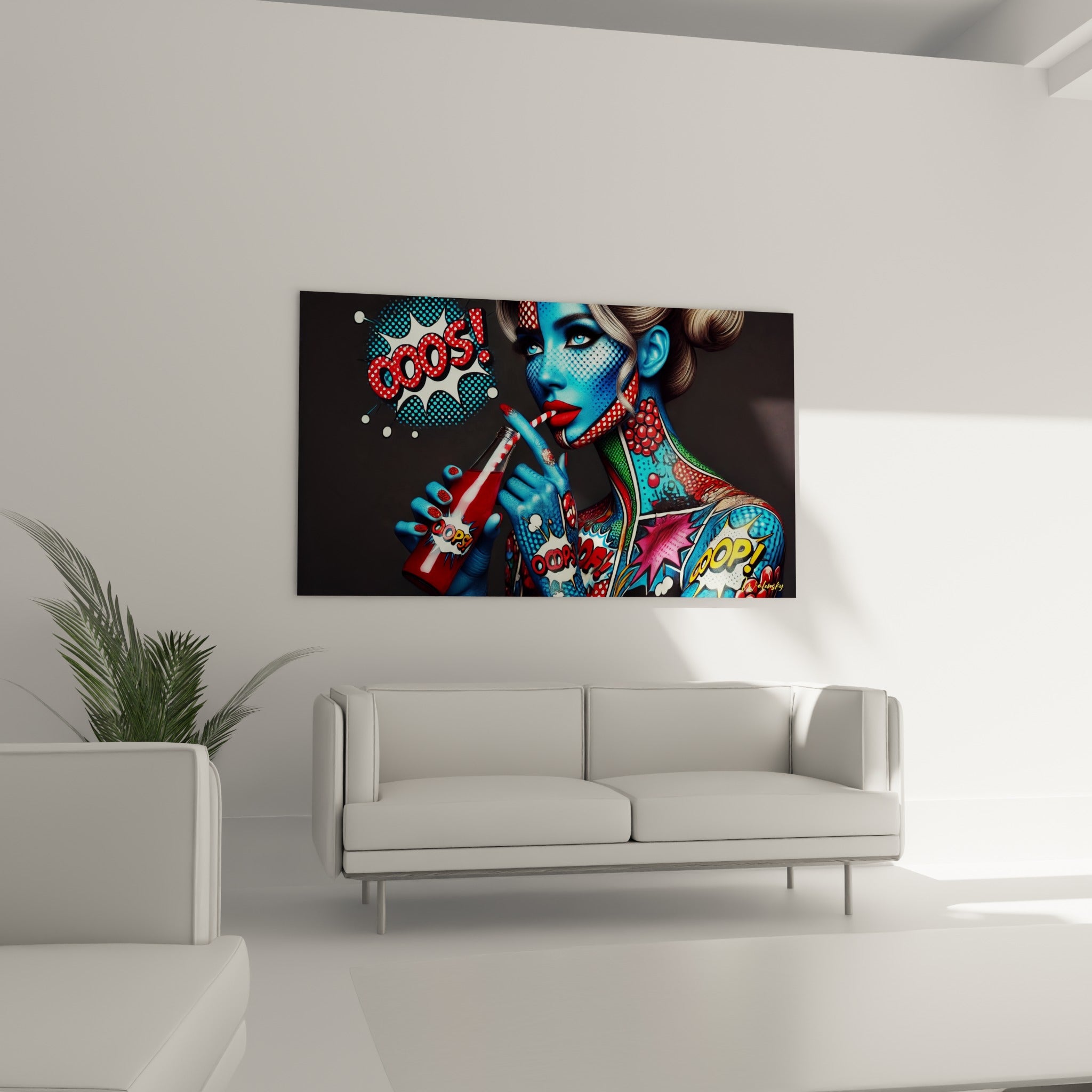 Femme au visage bleu et tatouages verts émeraude, tableau pop art abstrait au-dessus d'un canapé dans un salon lumineux