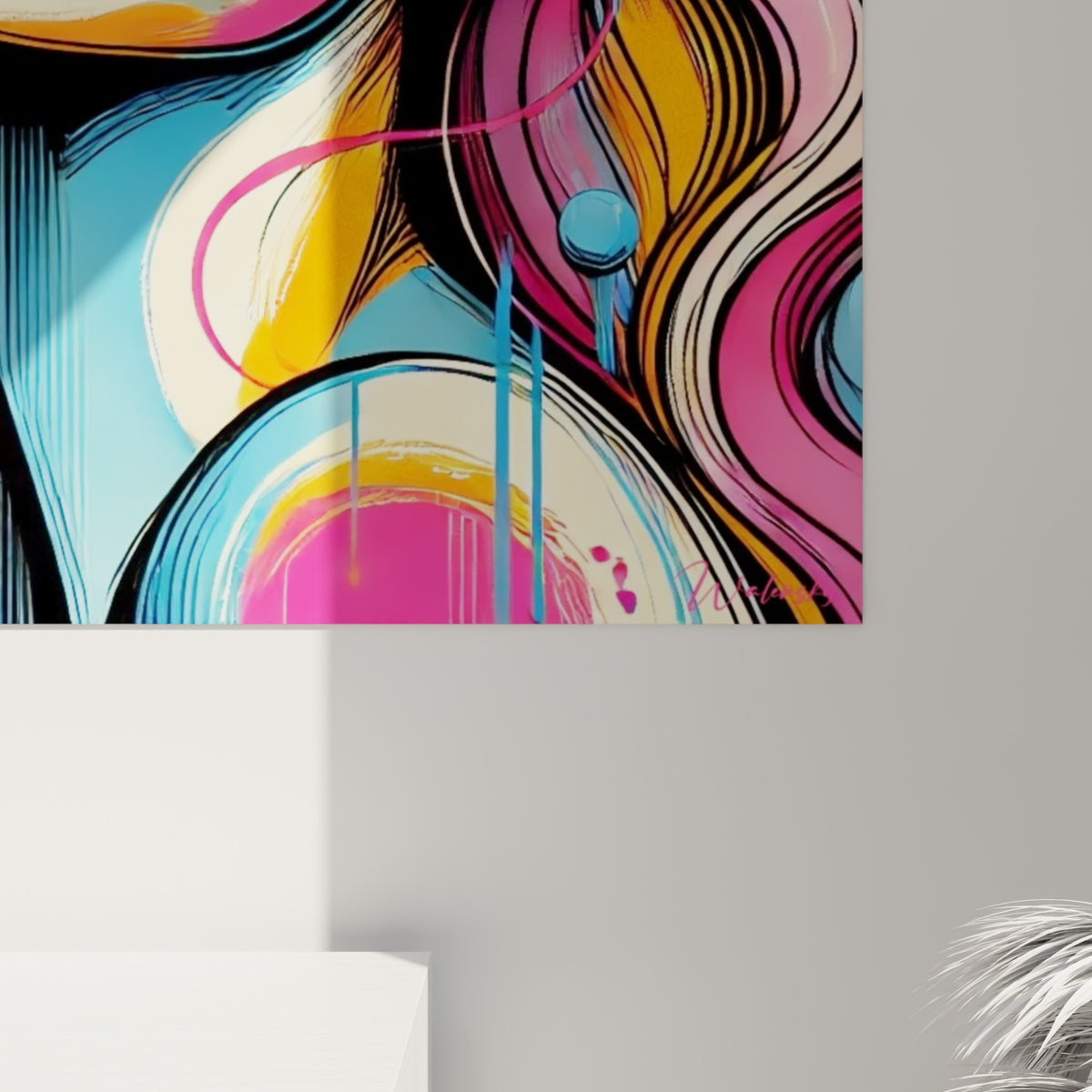 Empâtements noirs et dégradés roses, bleus et orangés visibles de près sur la toile encadrée