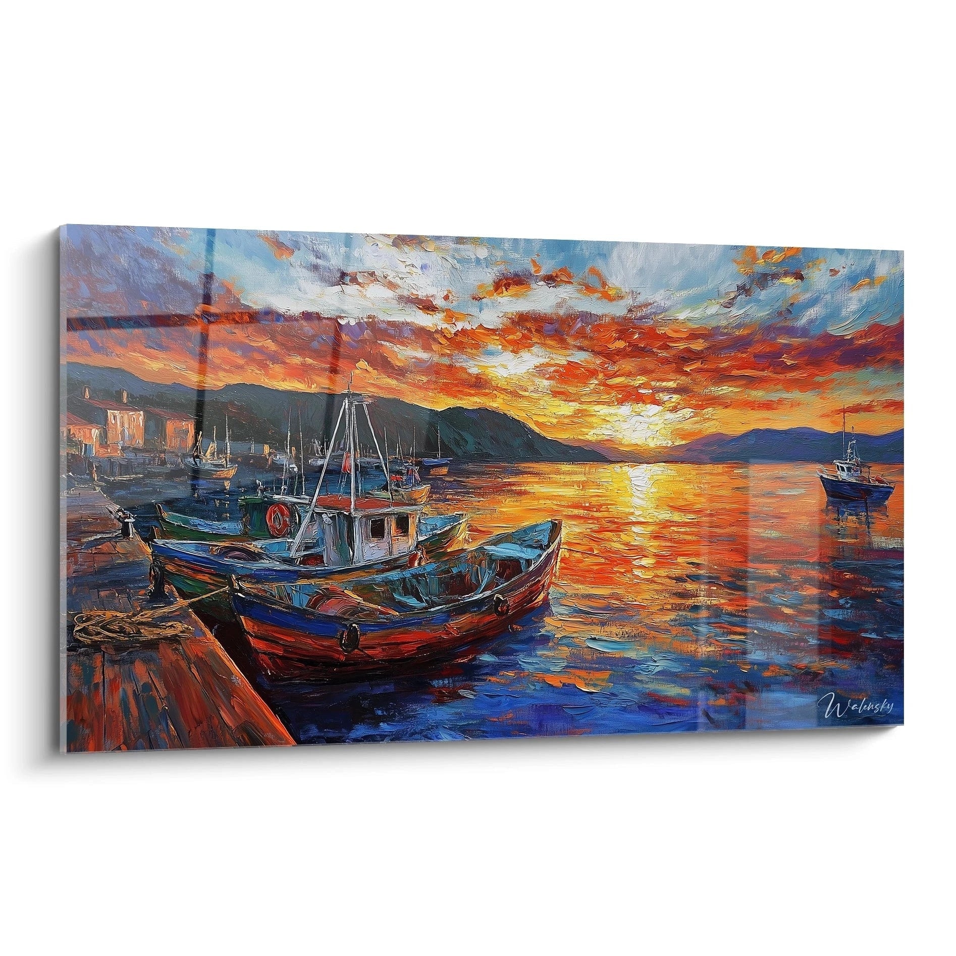 Un tableau port représentant des bateaux amarrés, des reflets dorés sur l’eau et un ciel enflammé, avec des teintes dominantes de bleu, or et rouge, et des textures épaisses en empâtement.