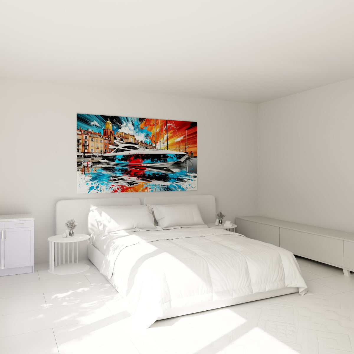 Bateau de luxe aux couleurs vives rouge et turquoise, accroché au-dessus d'un lit dans une chambre claire