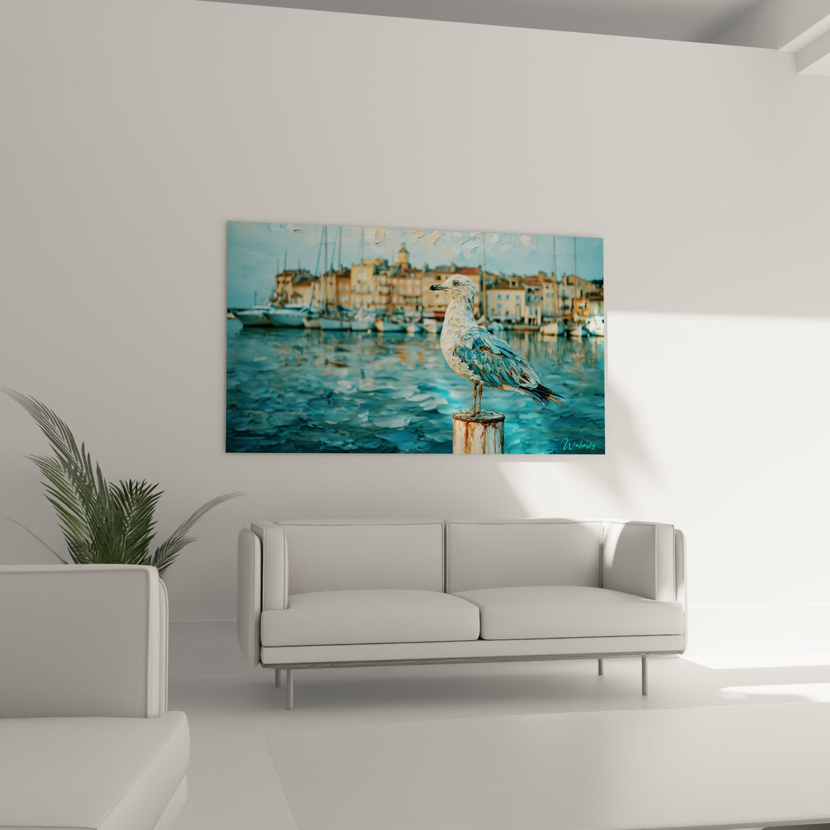 Oiseau marin bleu ardoise et ocre, port de Saint-Tropez, au-dessus d'un canapé dans un salon lumineux