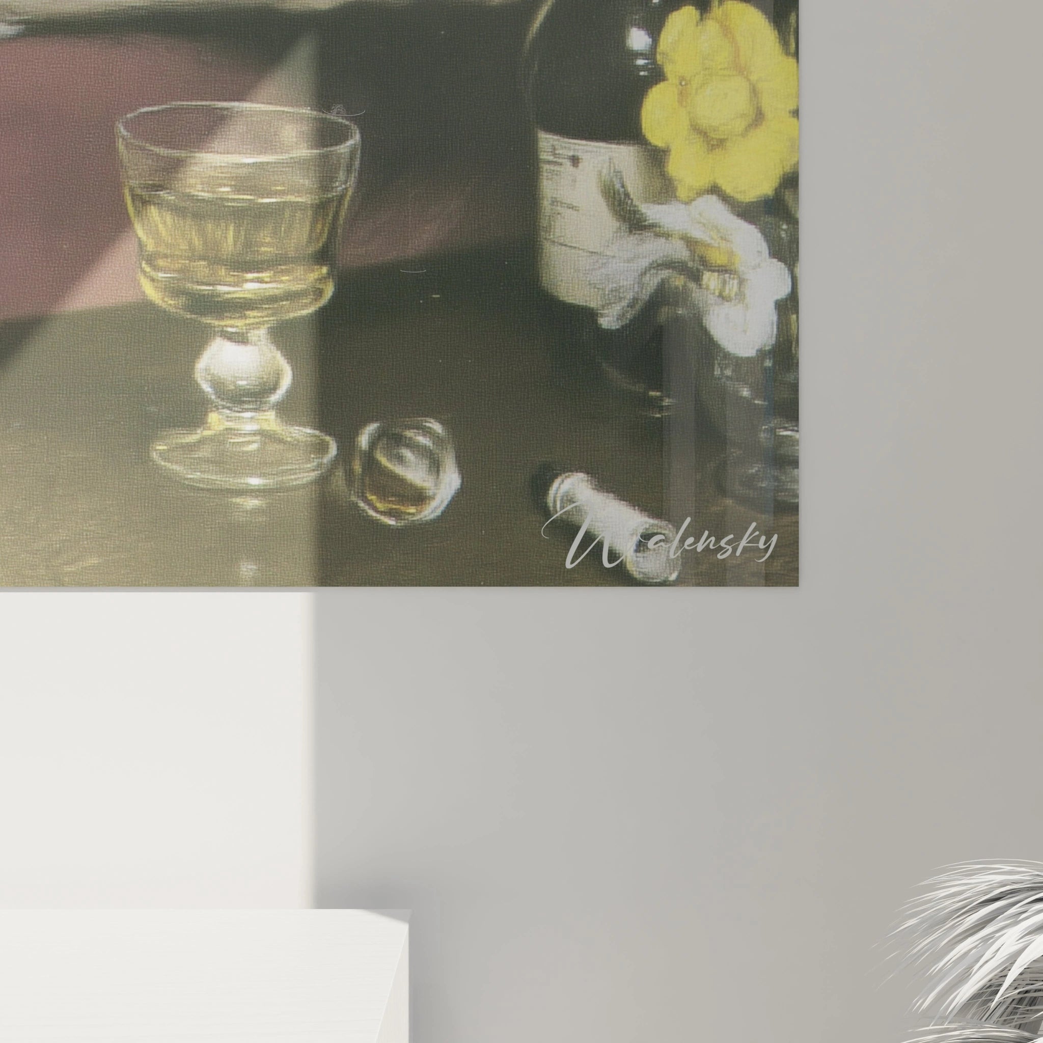Tableau mural Walensky nature morte avec verre à pied bouteille fleur jaune et signature tableau portrait dentelle blanche