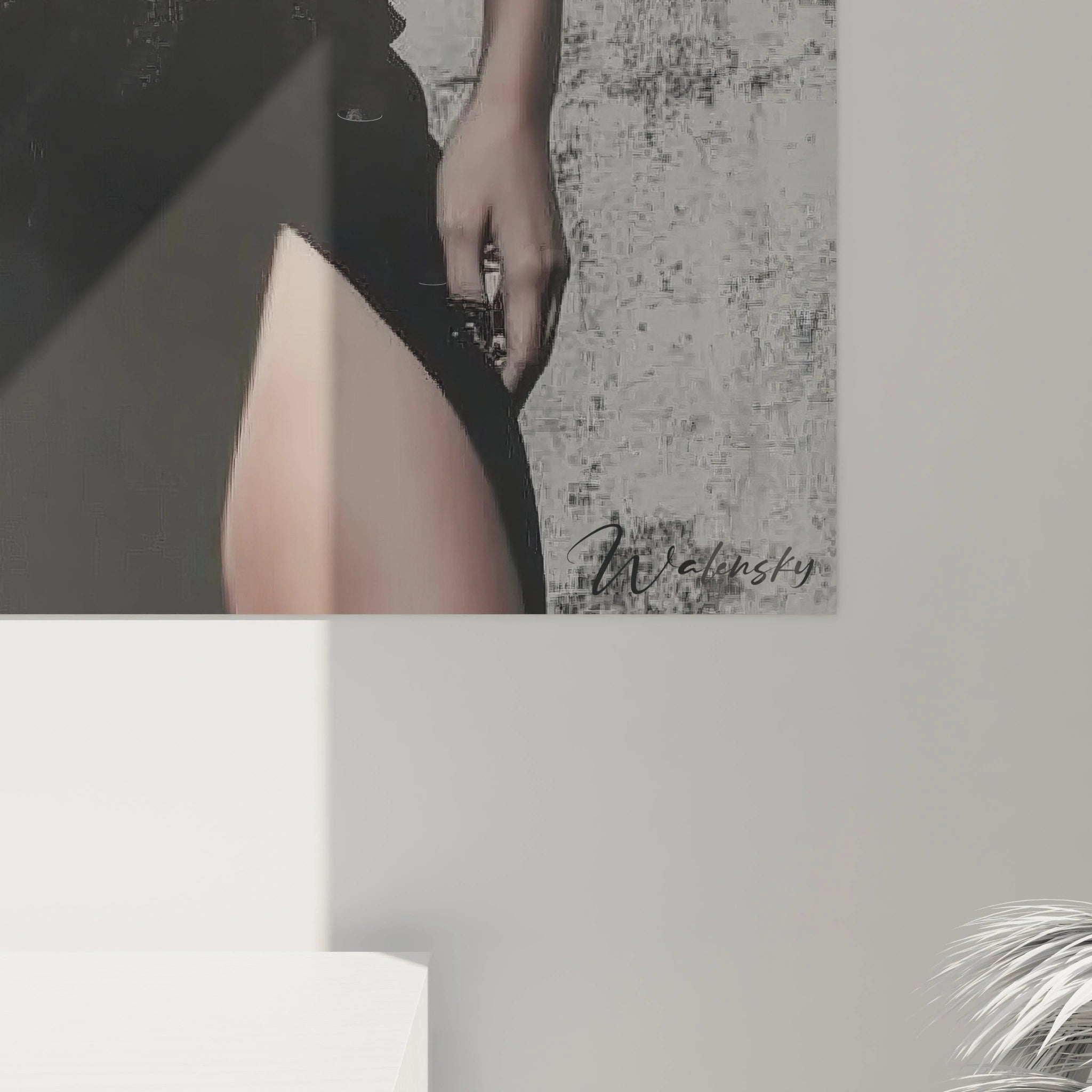 Tableau mural portrait féminin chic de Walensky, mettant en avant une silhouette élégante en noir