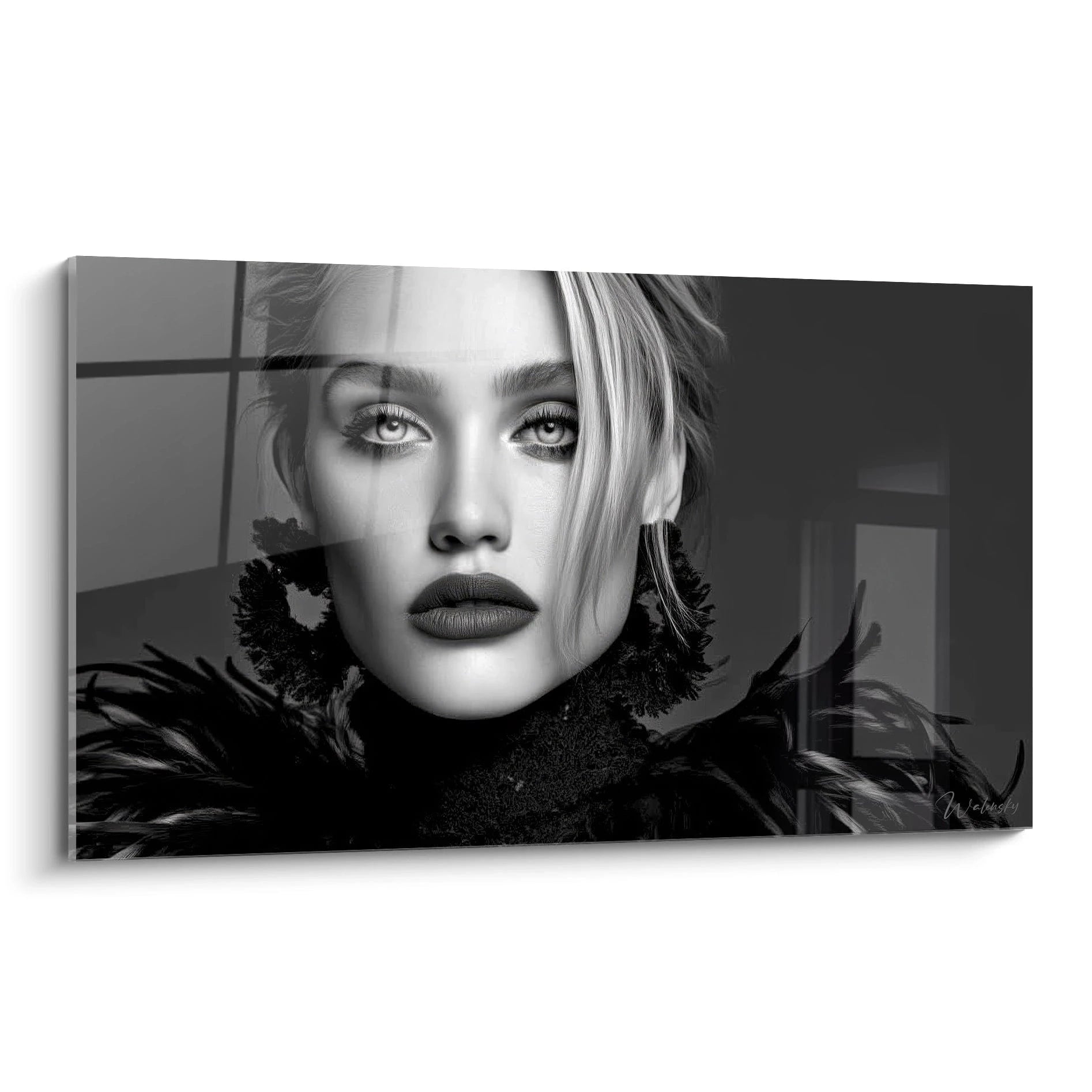 Tableau mural portrait femme noir et blanc avec un regard captivant et des détails élégants