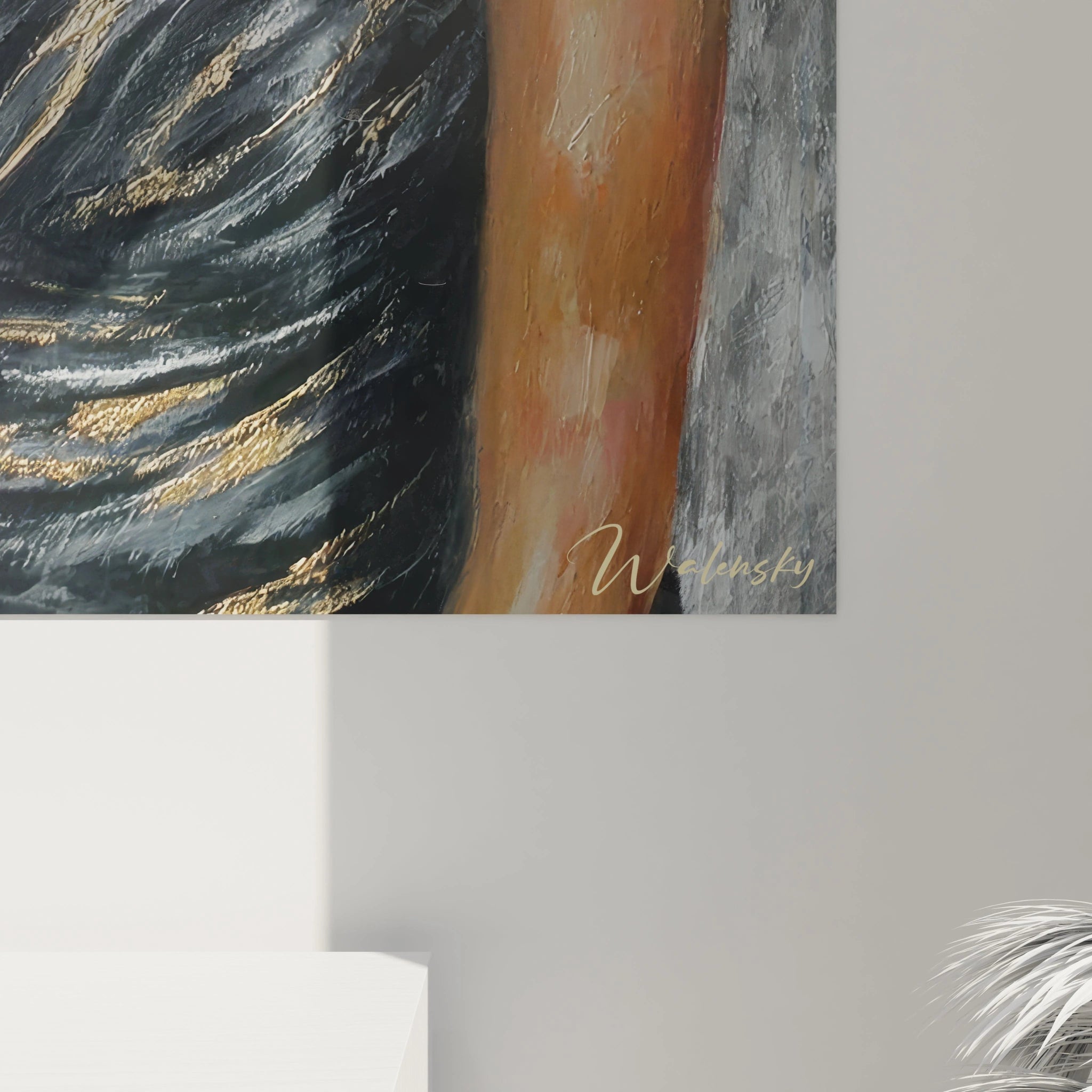 Tableau mural portrait femme moderne de Walensky avec des éléments dorés et des textures artistiques