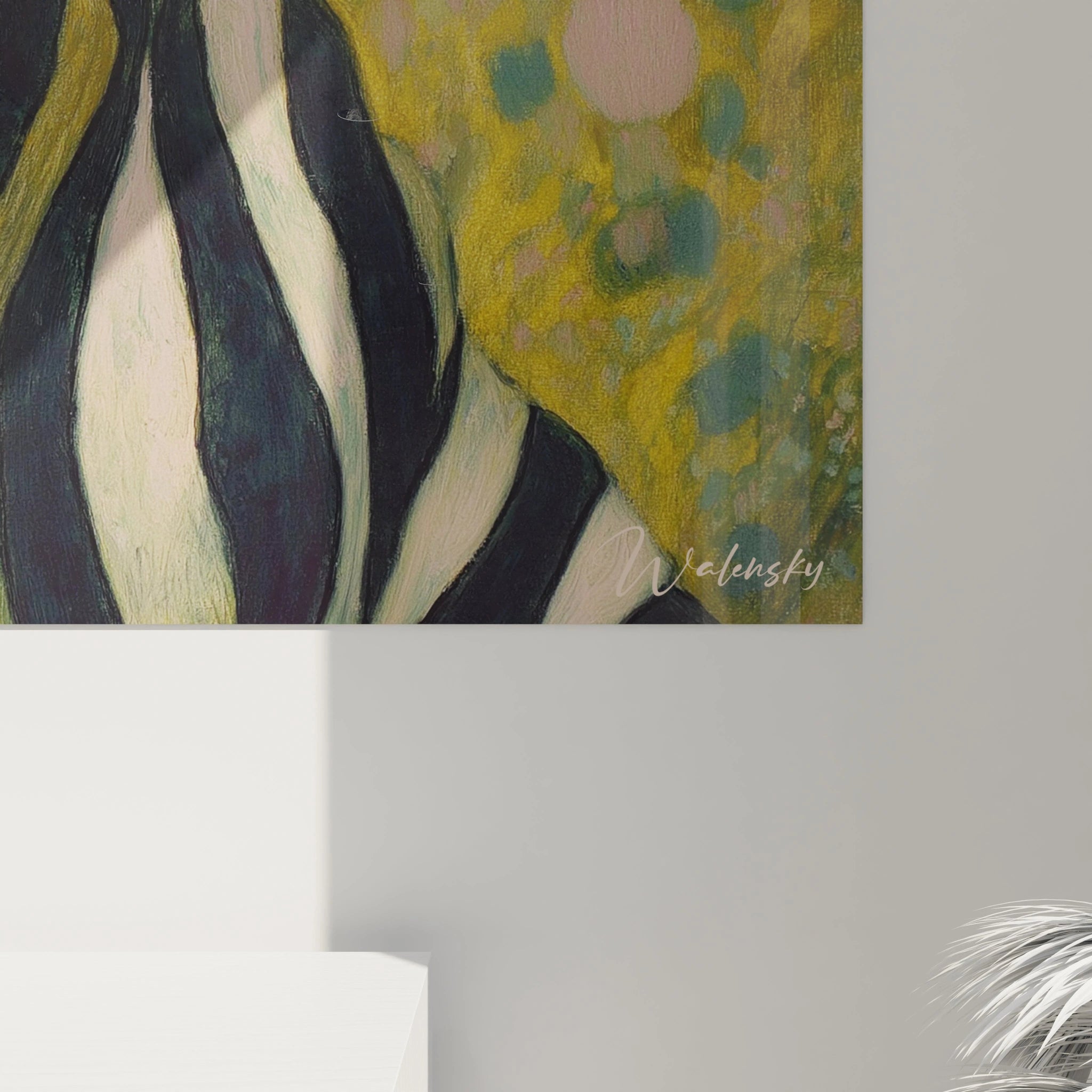 Tableau mural Walensky tableau symboliste masque divin gros plan rayures noir et blanc fond jaune vert