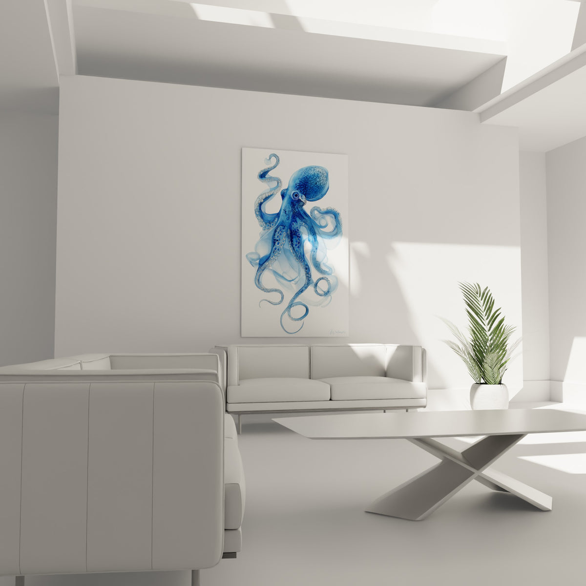 Corps bulbeux du poulpe bleu nuit accroché au-dessus d'un canapé dans un salon lumineux
