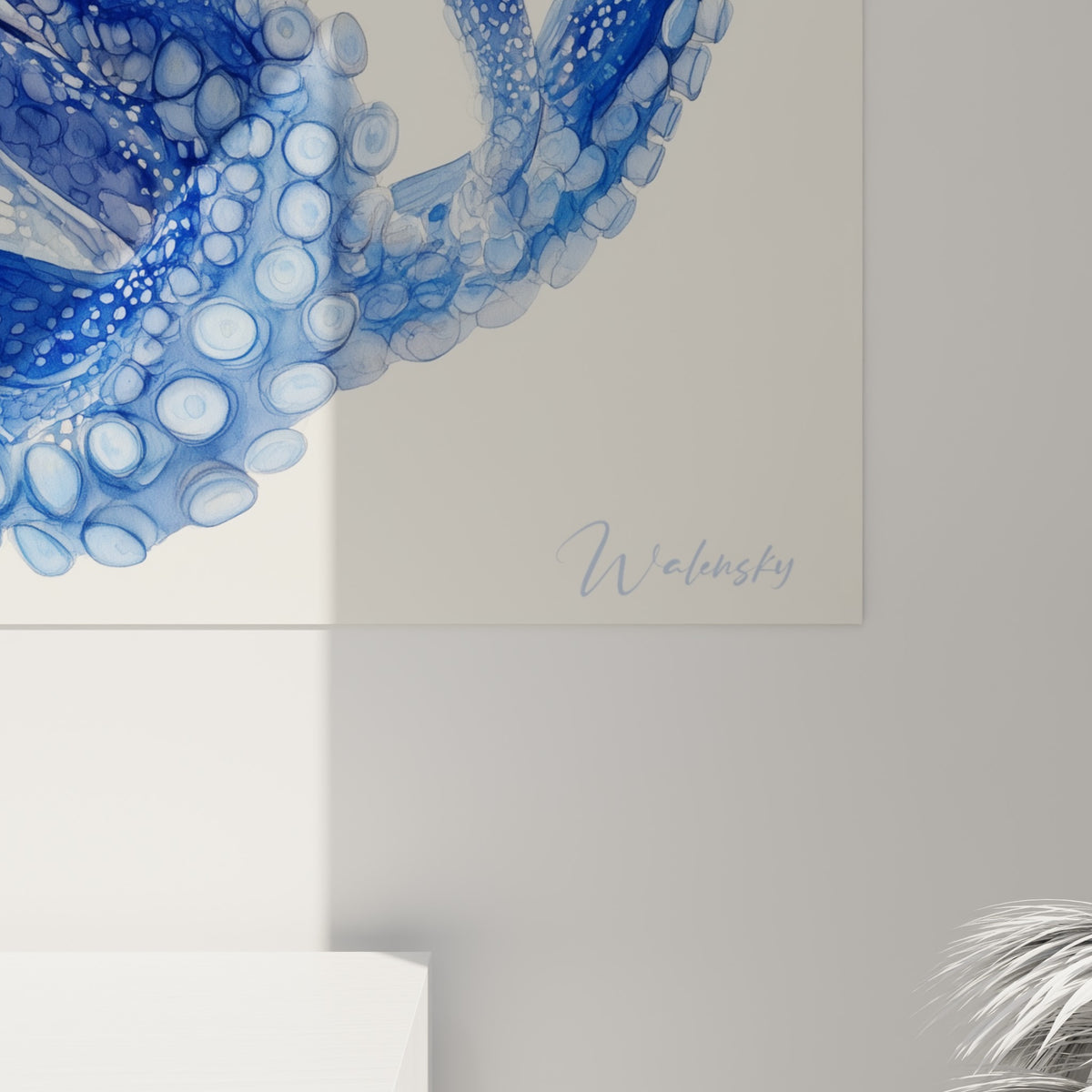 Détail rapproché des ventouses bleu marine et blanc du poulpe, grain aquarelle et coulures visibles sur la toile
