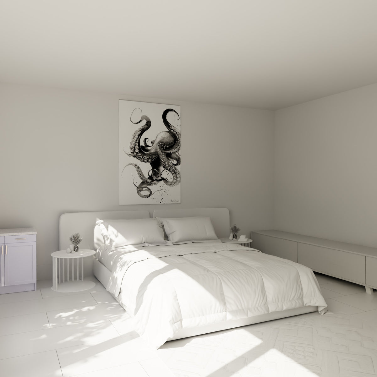 Tentacules noirs déployés du poulpe, camaïeu de gris, au-dessus d'un lit dans une chambre claire