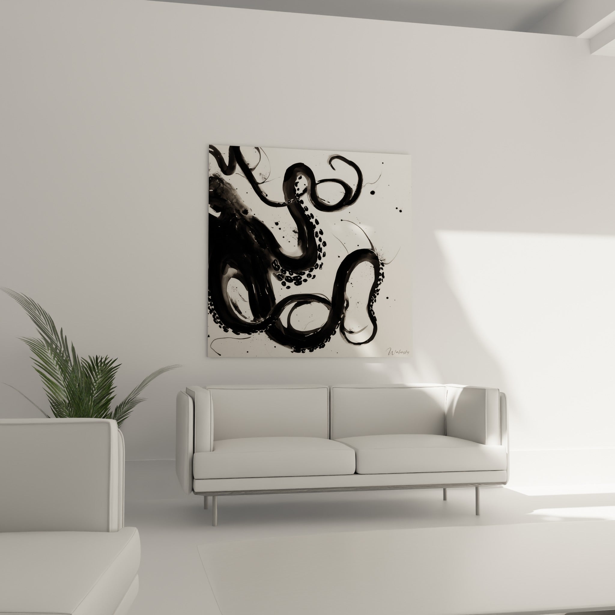 Poulpe graphique aux courbes anthracite et ivoire, suspendu au-dessus d'un canapé dans un salon lumineux