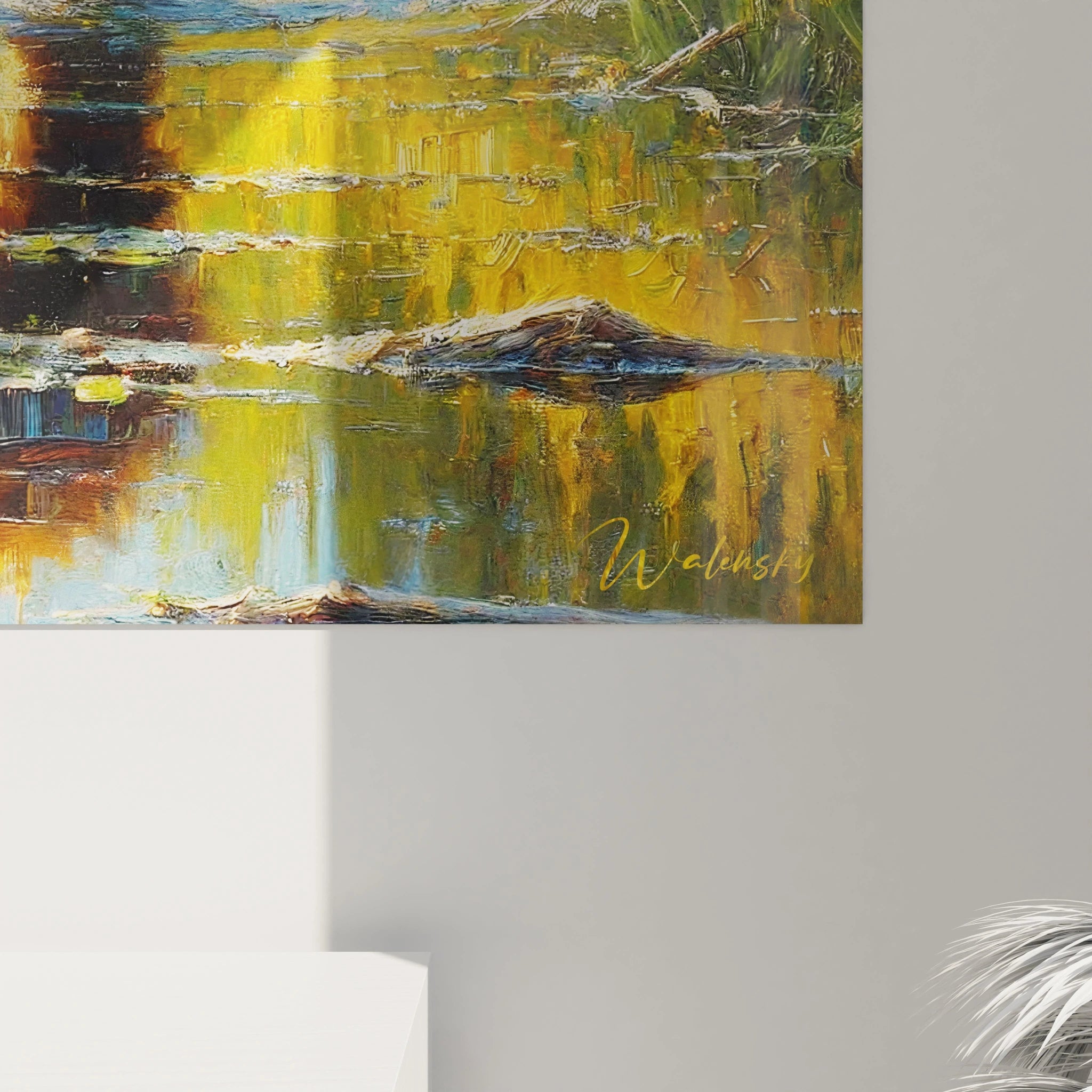 En gros plan, le tableau ours brun révèle des détails impressionnants, comme la texture réaliste de la fourrure illuminée par des reflets dorés, renforçant son aspect naturel et apaisant.