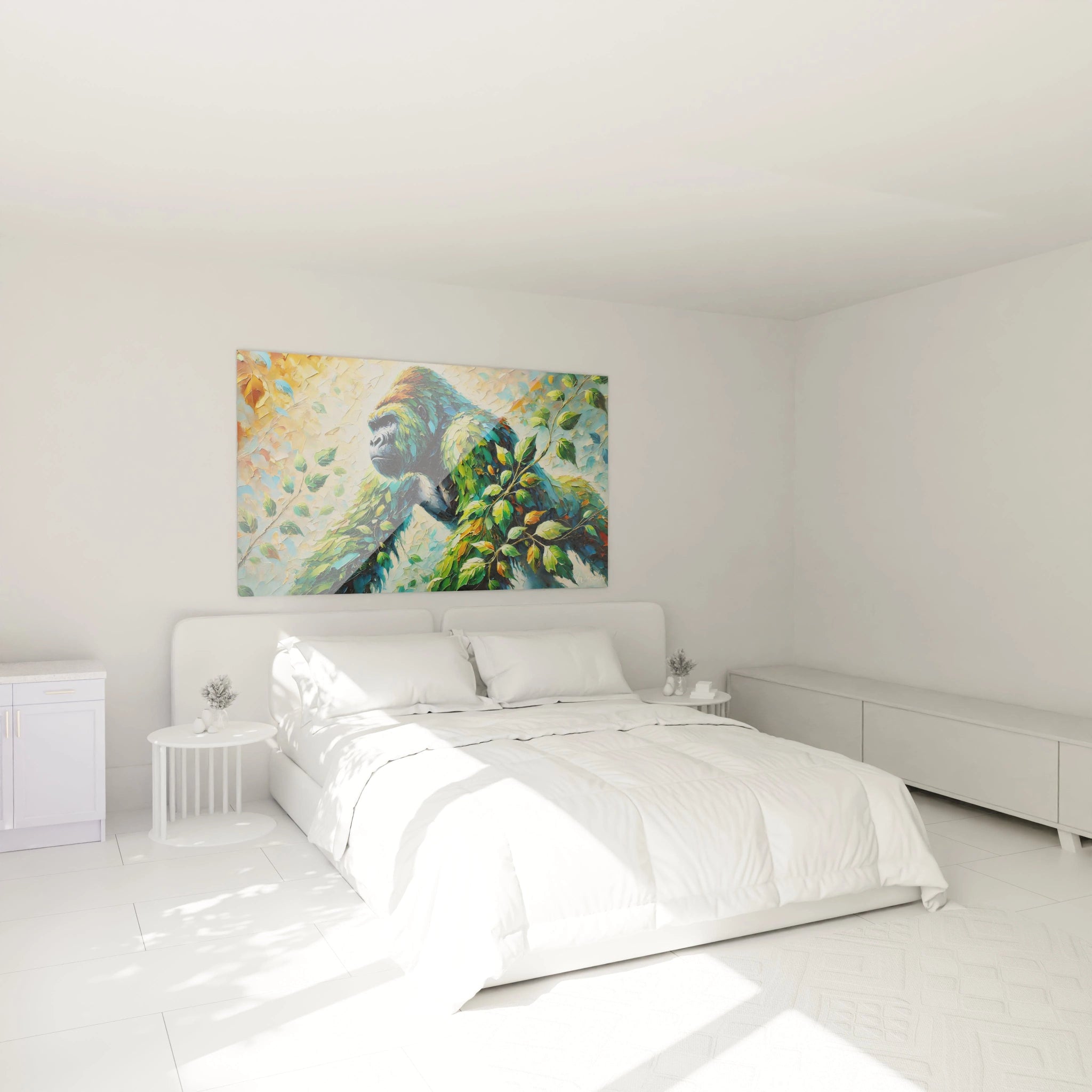 Accroché au-dessus du lit, ce tableau gorille apporte une atmosphère sereine avec ses couleurs vibrantes et son message de protection de la nature.