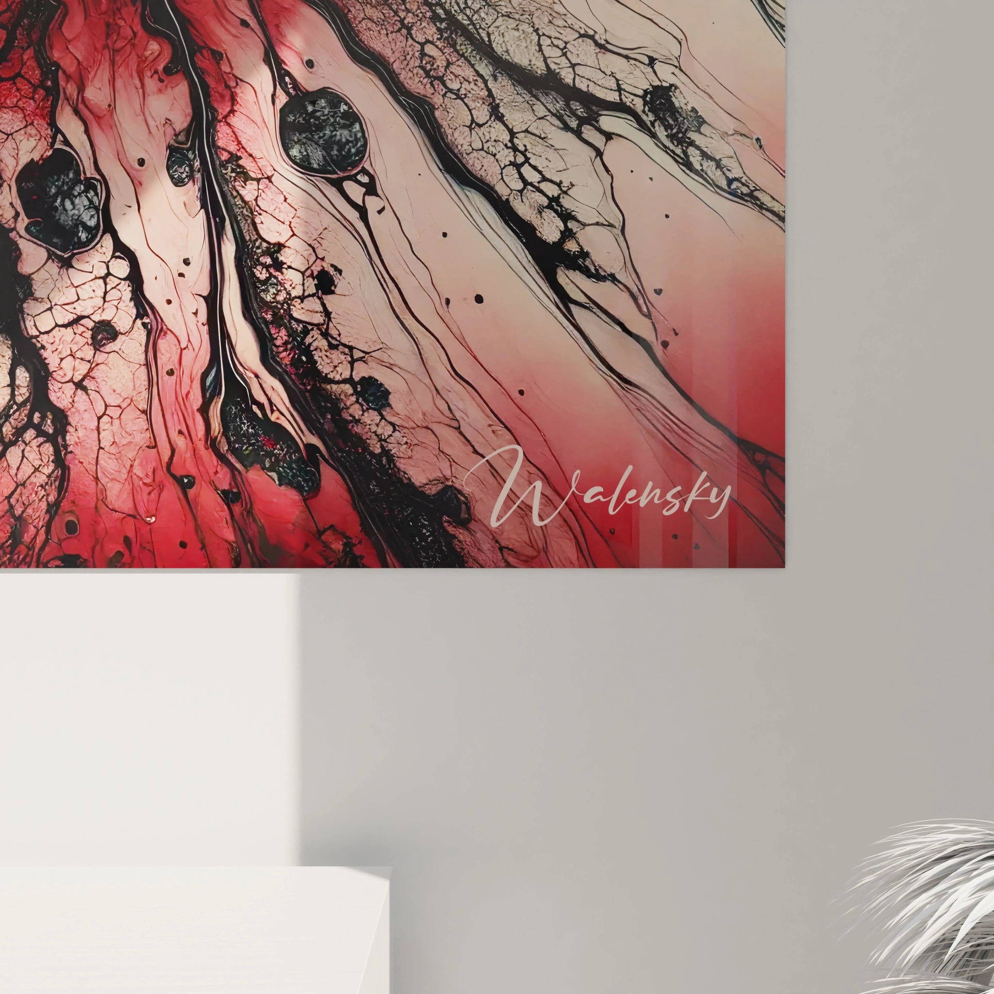 Vue rapprochée du tableau : Détail du tableau style epoxy, où la résine fusionne en nuances de rouge et noir. Les craquelures évoquent la terre brûlée, symbolisant un combat intérieur entre force et fragilité.