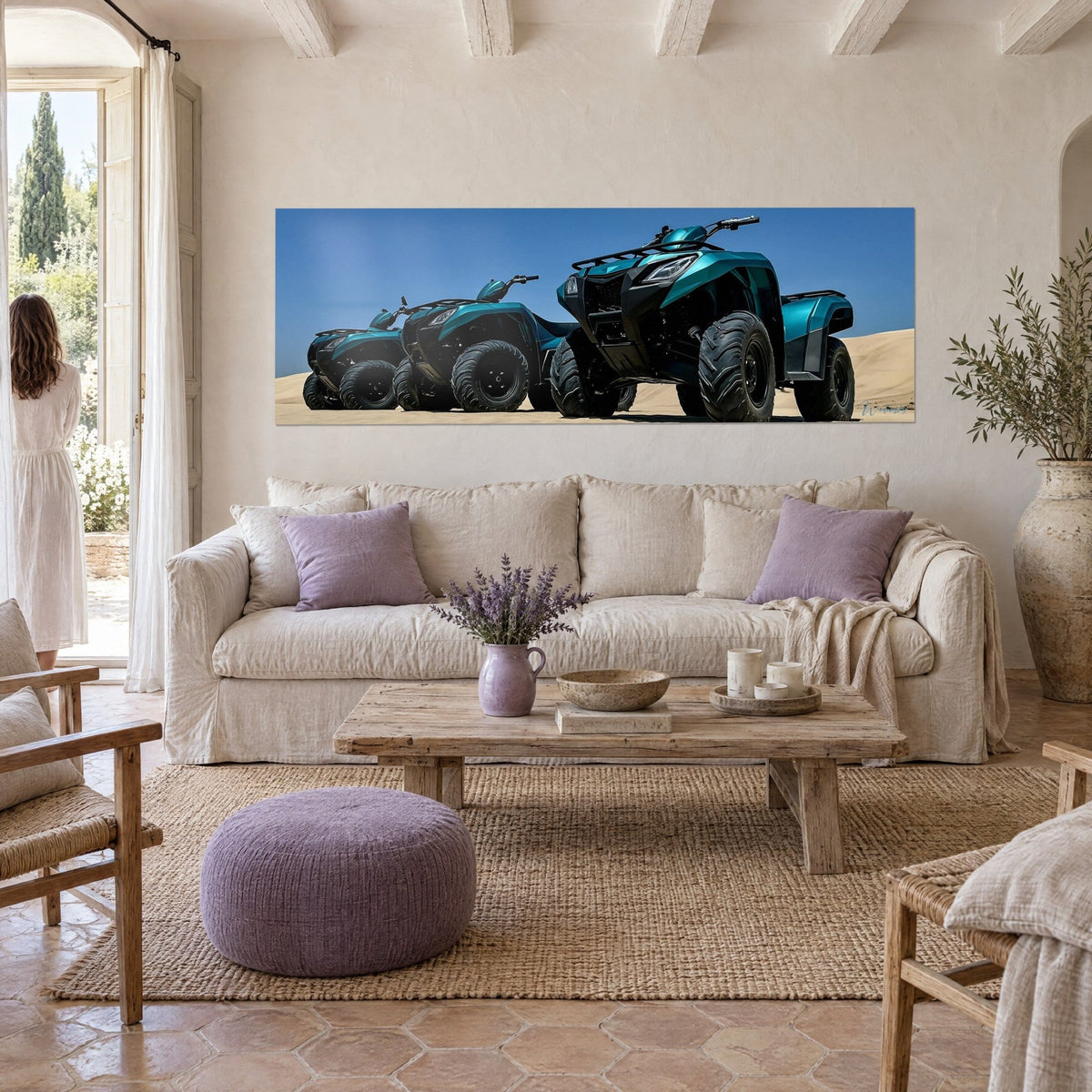 Quads turquoise et noir sur dune de sable, accrochés au-dessus d'un lit dans une chambre claire