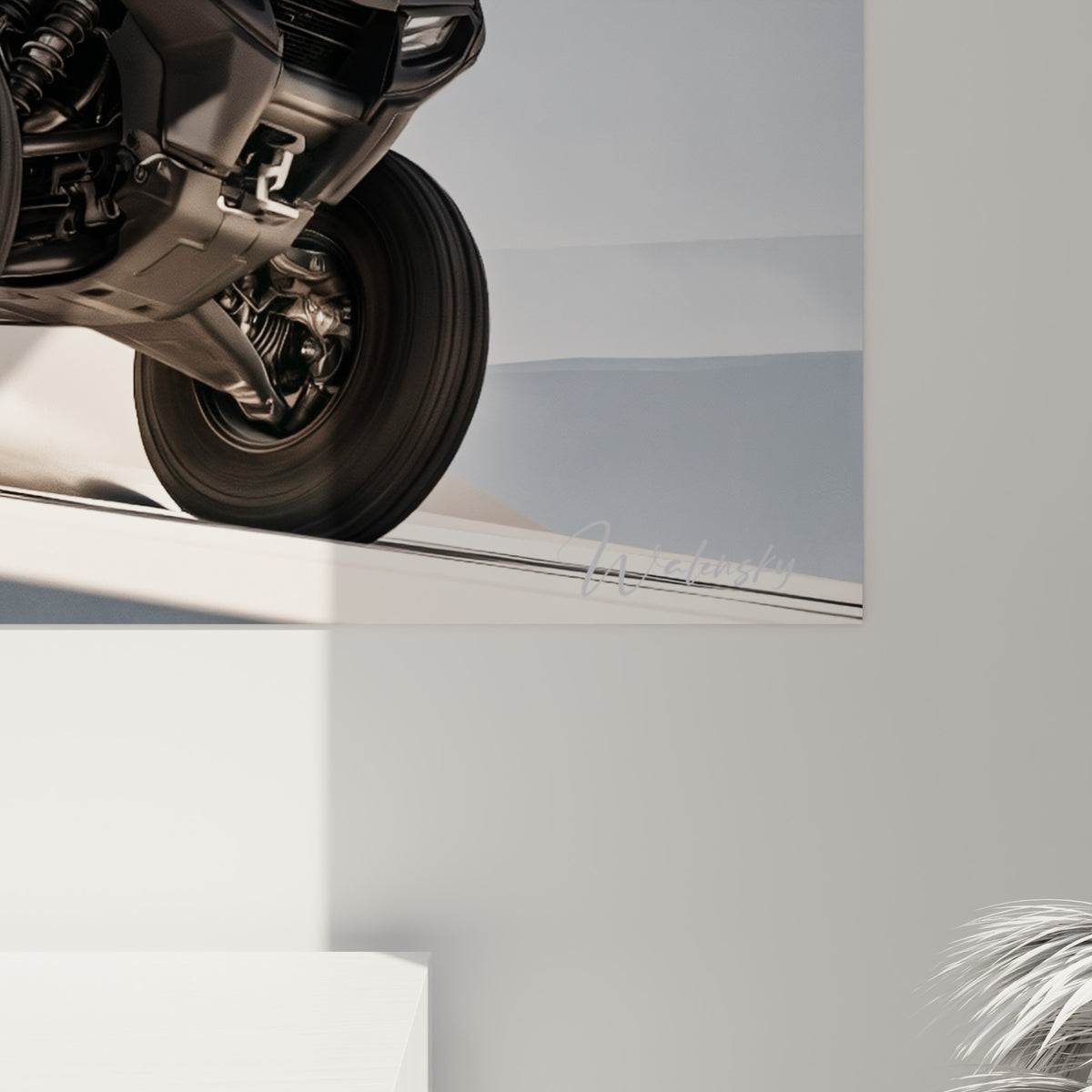 Détail du quad noir et de la poussière beige, texture mate de l'impression et reflets gris sur le métal