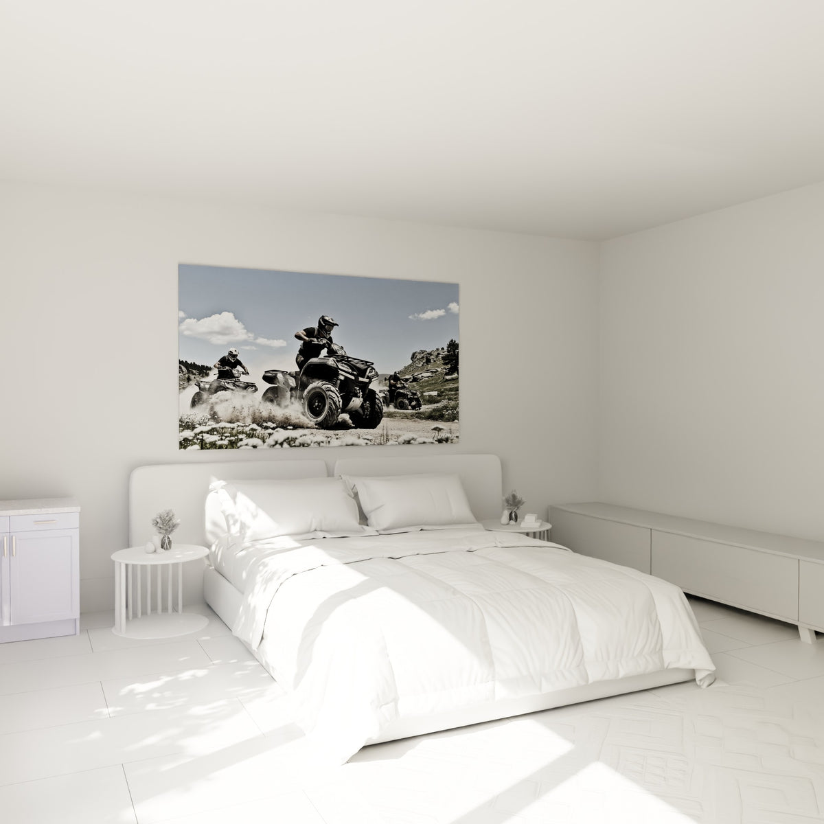 Pilotes de quad anthracite soulevant la poussière, au-dessus d'un lit dans une chambre claire