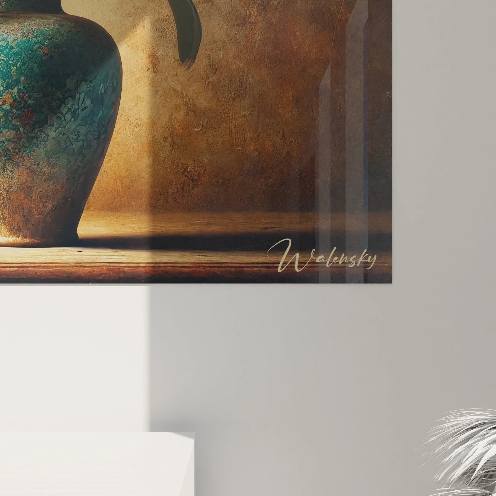 Gros plan du tableau Orchidée révélant la finesse des détails : pétales translucides, vase antique et fond texturé. Une œuvre captivante qui enrichit tout espace de vie.