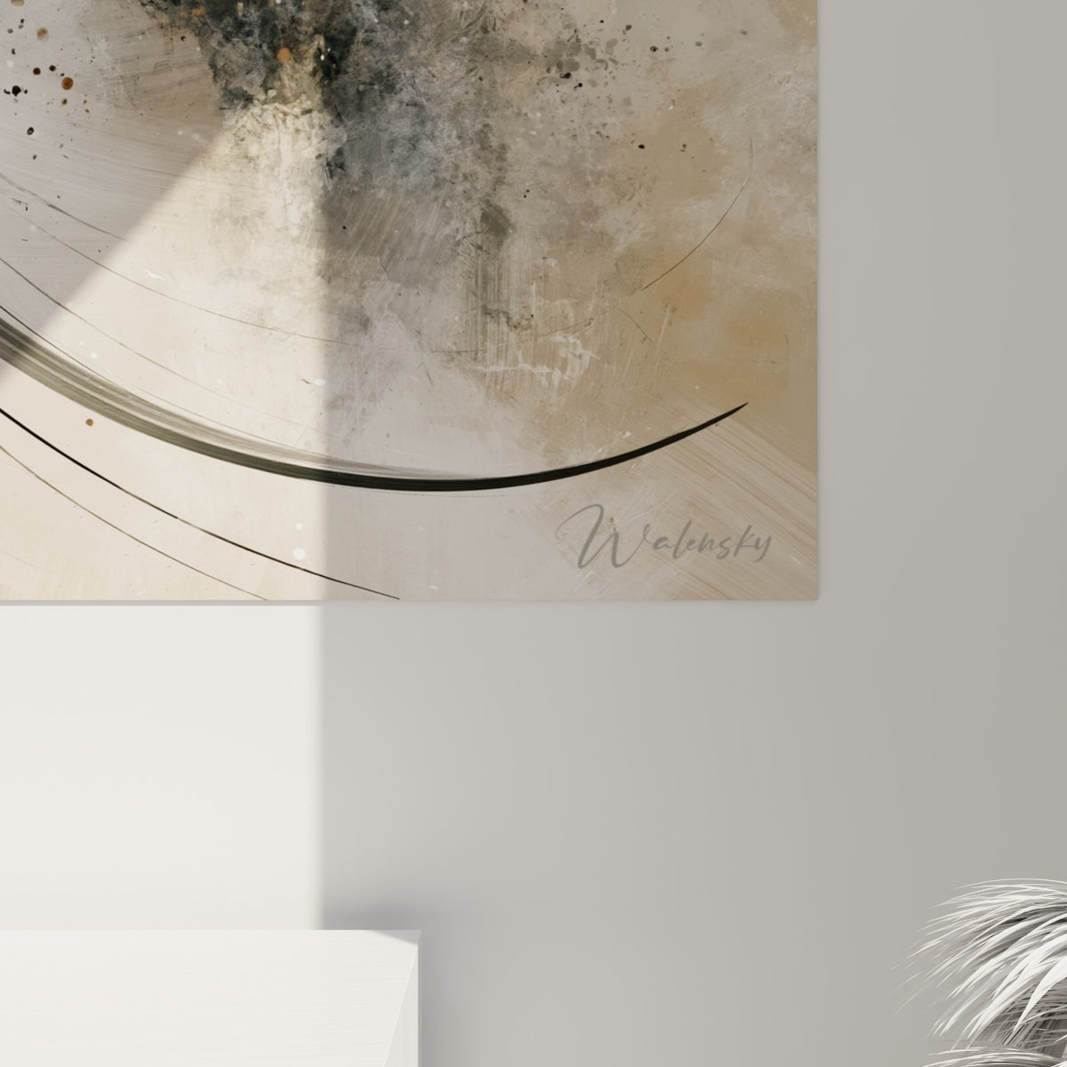 Grain de la peinture visible sur la raie manta, mêlant coulures dorées et empâtements anthracite