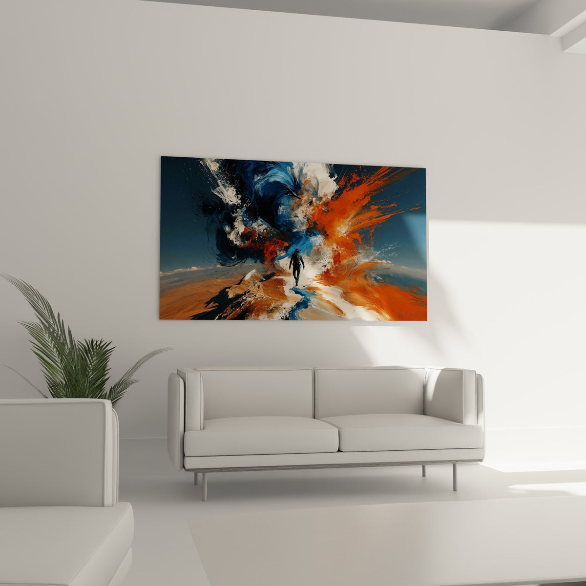 Silhouette avançant dans un désert sable face à un ciel bleu et orange, au-dessus d'un canapé dans un salon lumineux