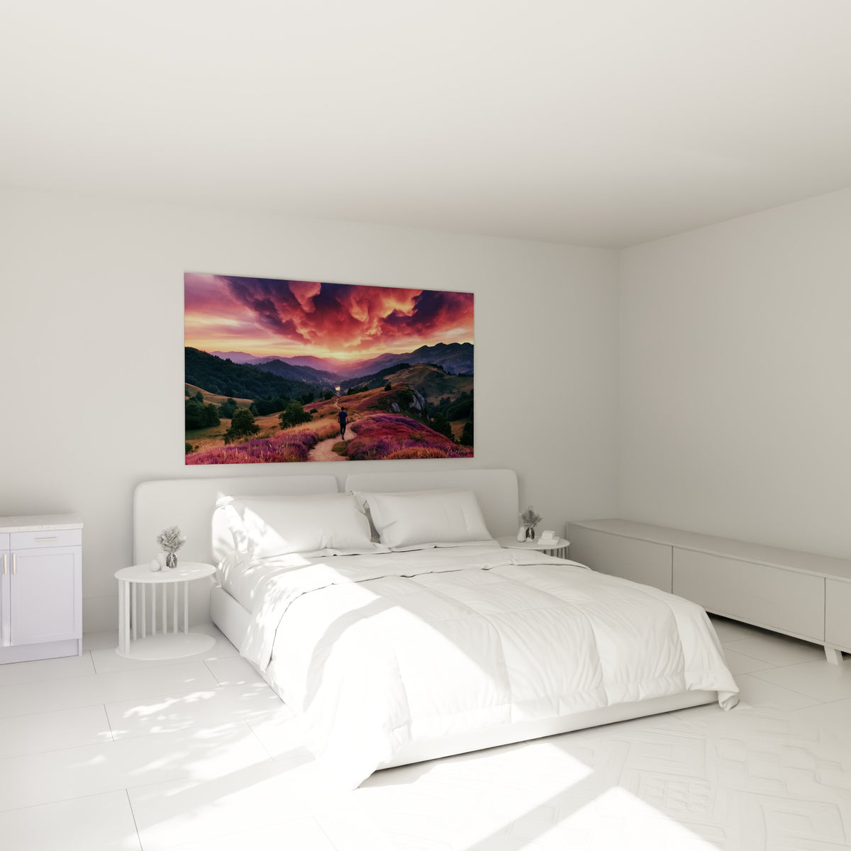 Marcheur solitaire entouré de bruyère violette, ciel rouge sang, au-dessus d'un lit dans une chambre claire