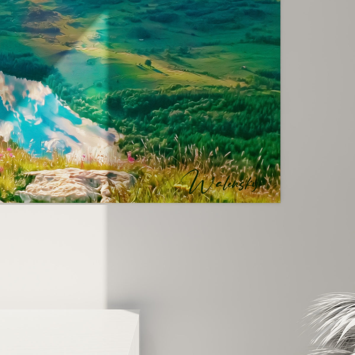Détail des rayons blancs et dorés du soleil, grain de l'impression sur les nuages bleu turquoise de ce tableau Randonnée