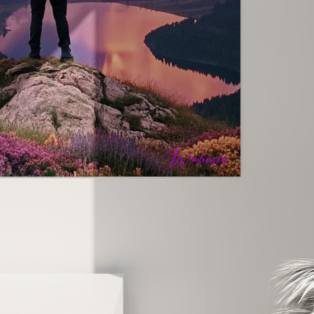 Empâtements orangés et coulures violettes du ciel nuageux visibles de près sur cette toile de randonnée