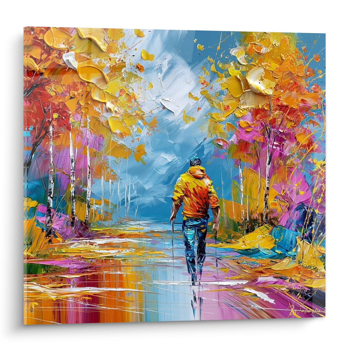 Randonneur en veste orange marchant sur un chemin forestier bleu marine et doré, style couteau