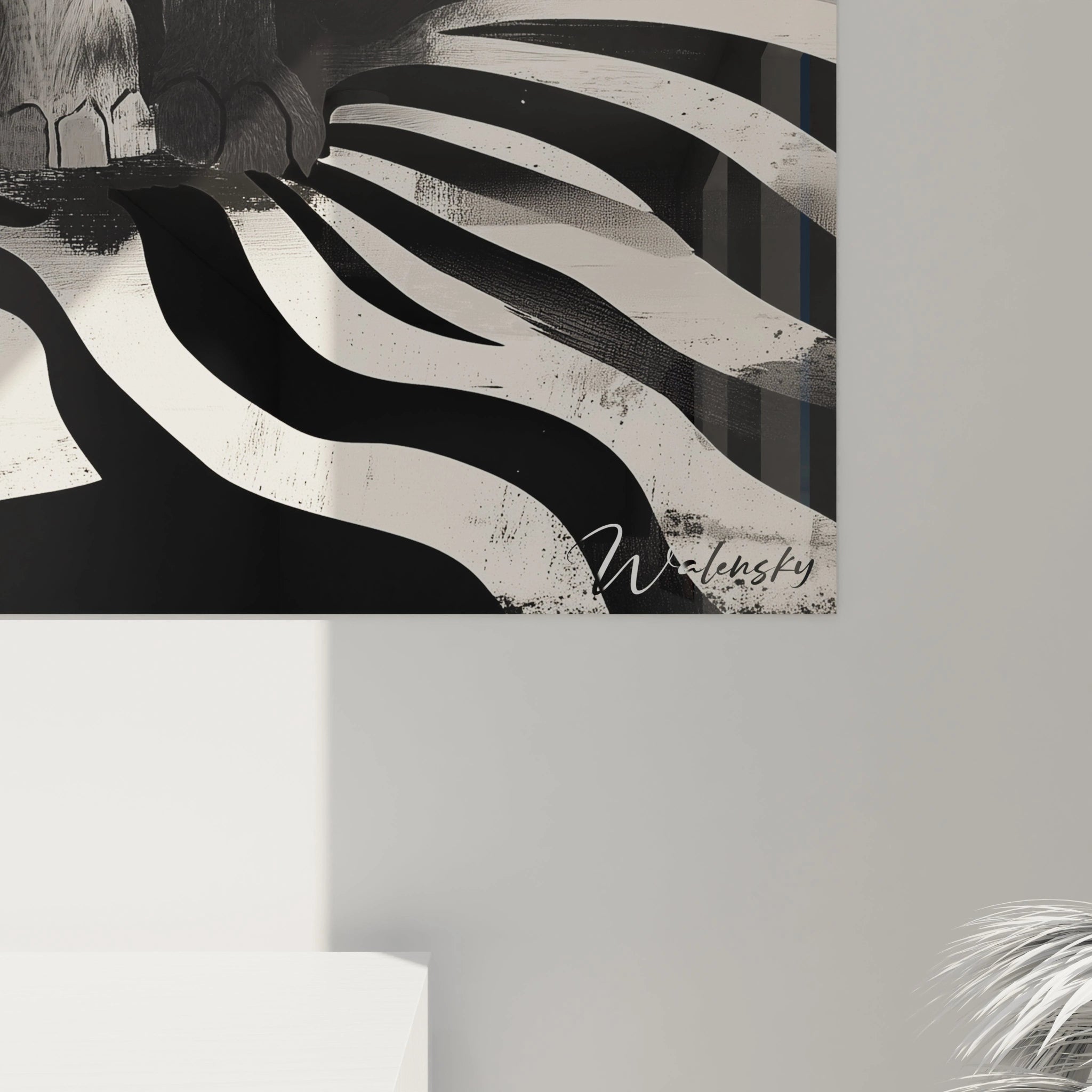 Un tableau tigre sauvage illustrant un félin puissant au regard direct, caractérisé par ses rayures noires distinctives sur fond blanc, avec des détails précis des traits faciaux et une extension graphique des motifs au sol.