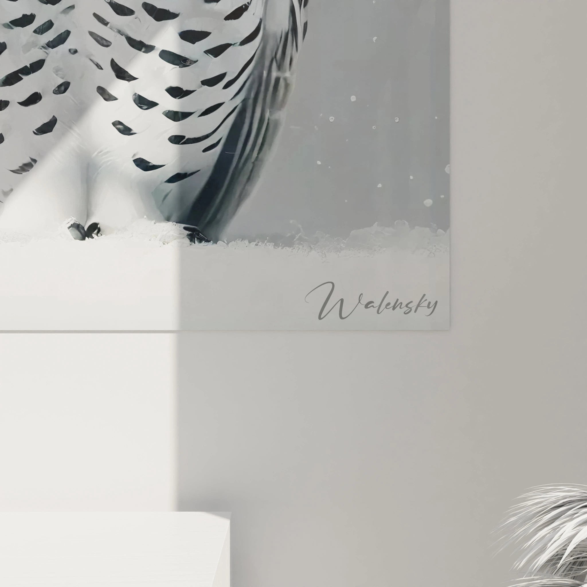 Vue de pres du tableau chouette montrant la finesse des plumes et le détail impressionnant de l'œuvre. Un point focal idéal pour tout espace.