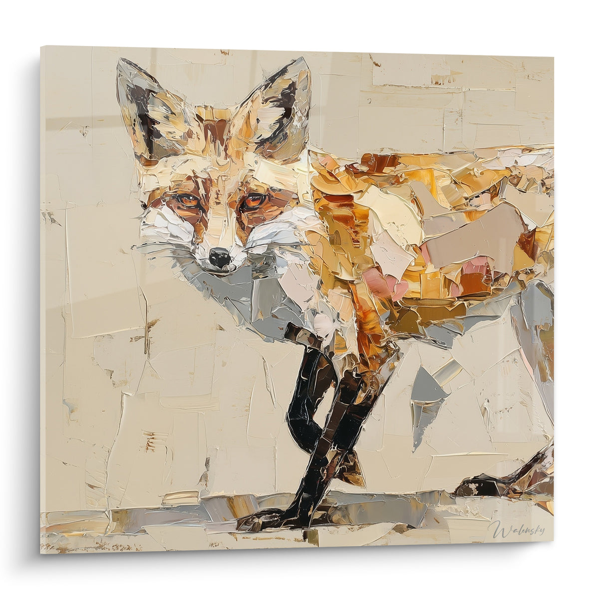 Renard doré au regard perçant, pattes anthracite, texture épaisse sur fond beige minéral