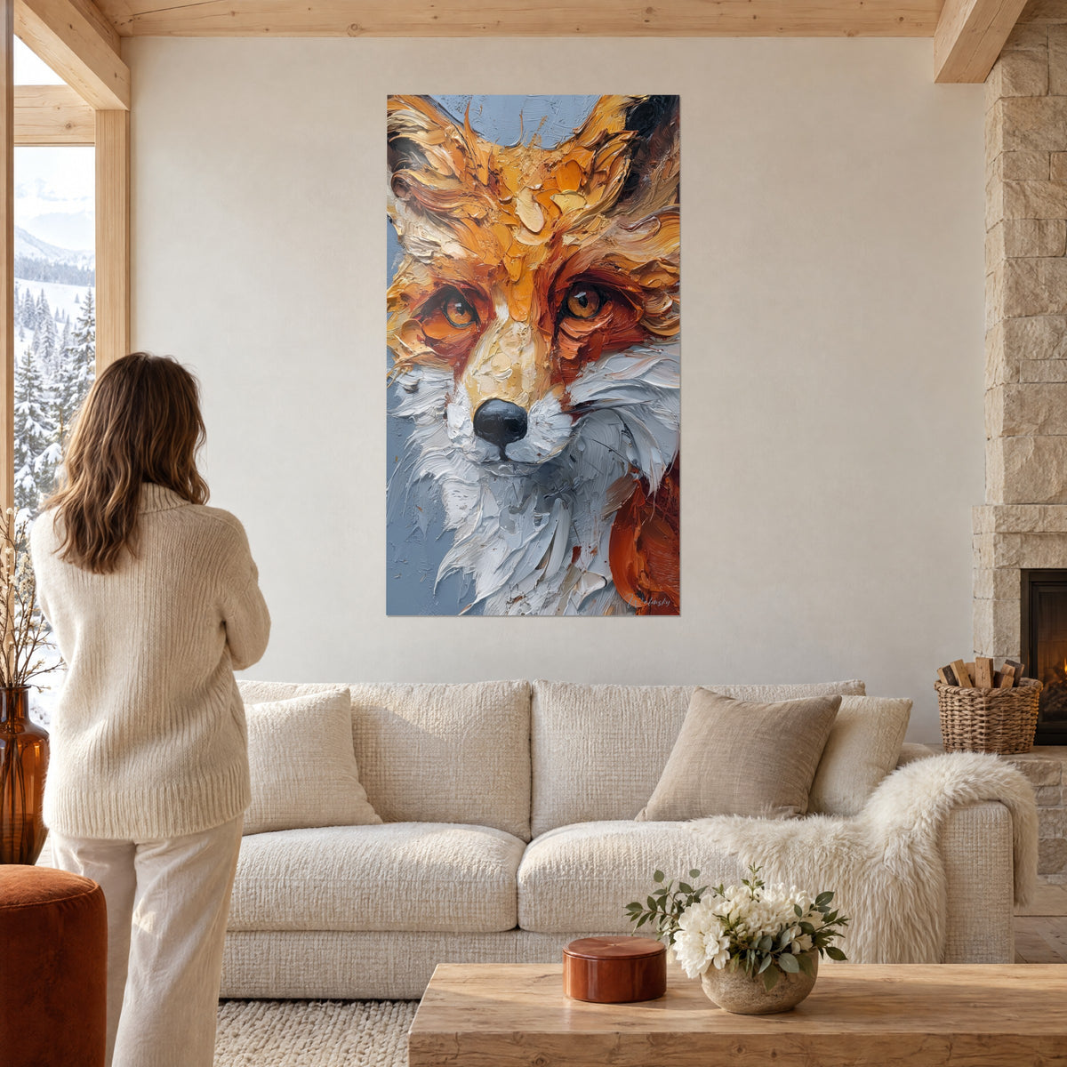 Tableau renard roux aux yeux ambrés, pelage orange et blanc en pâte épaisse, une femme de dos au-dessus d'un canapé dans un salon lumineux