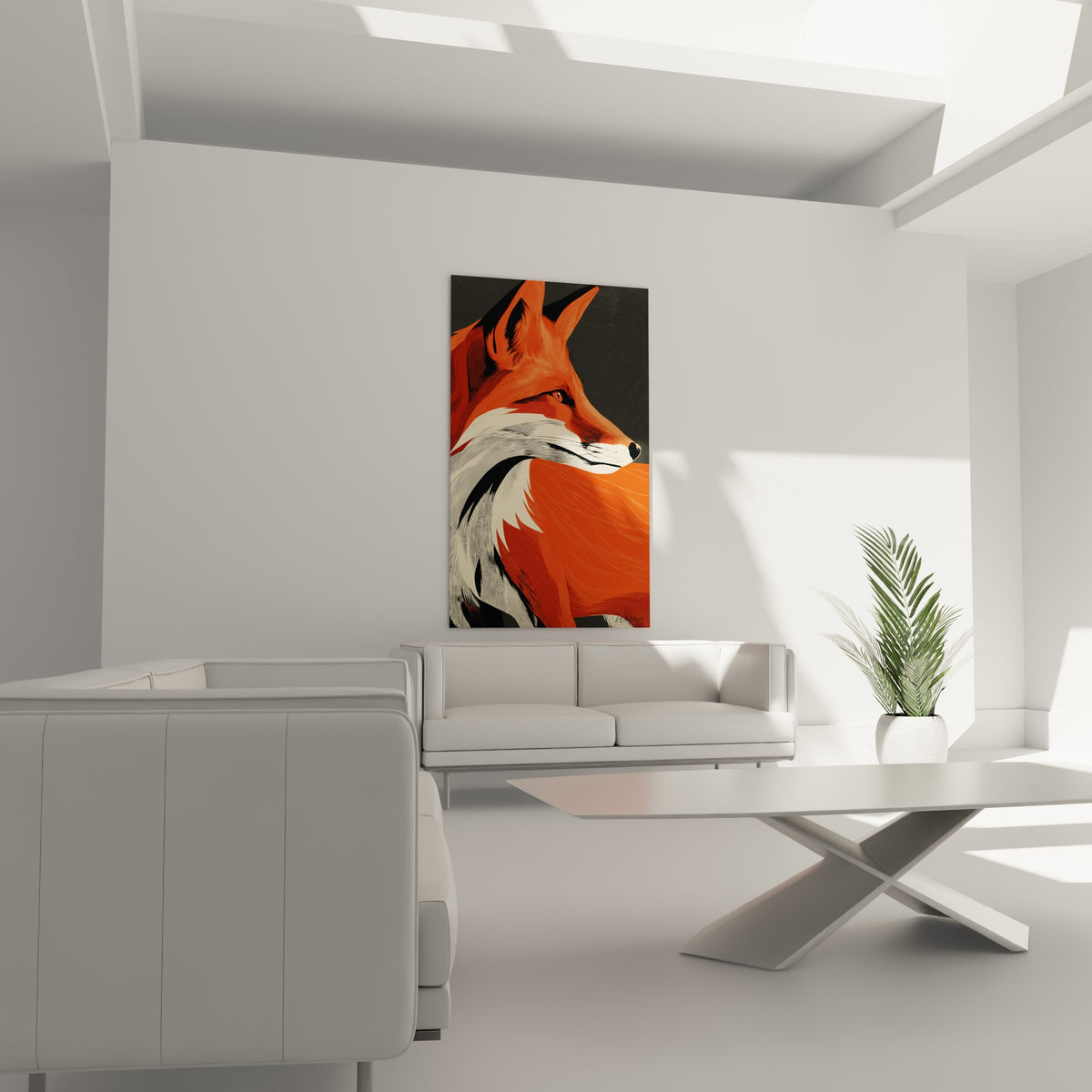 Œil ambré du renard fauve dominant un canapé dans un salon lumineux et épuré