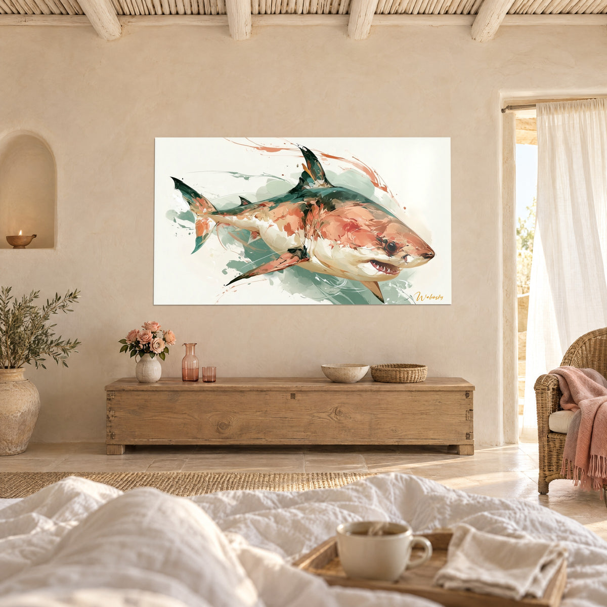 Tableau grand requin aux nageoires vert foncé, flancs rose corail et œil noir, face à un lit de lin blanc dans une chambre claire