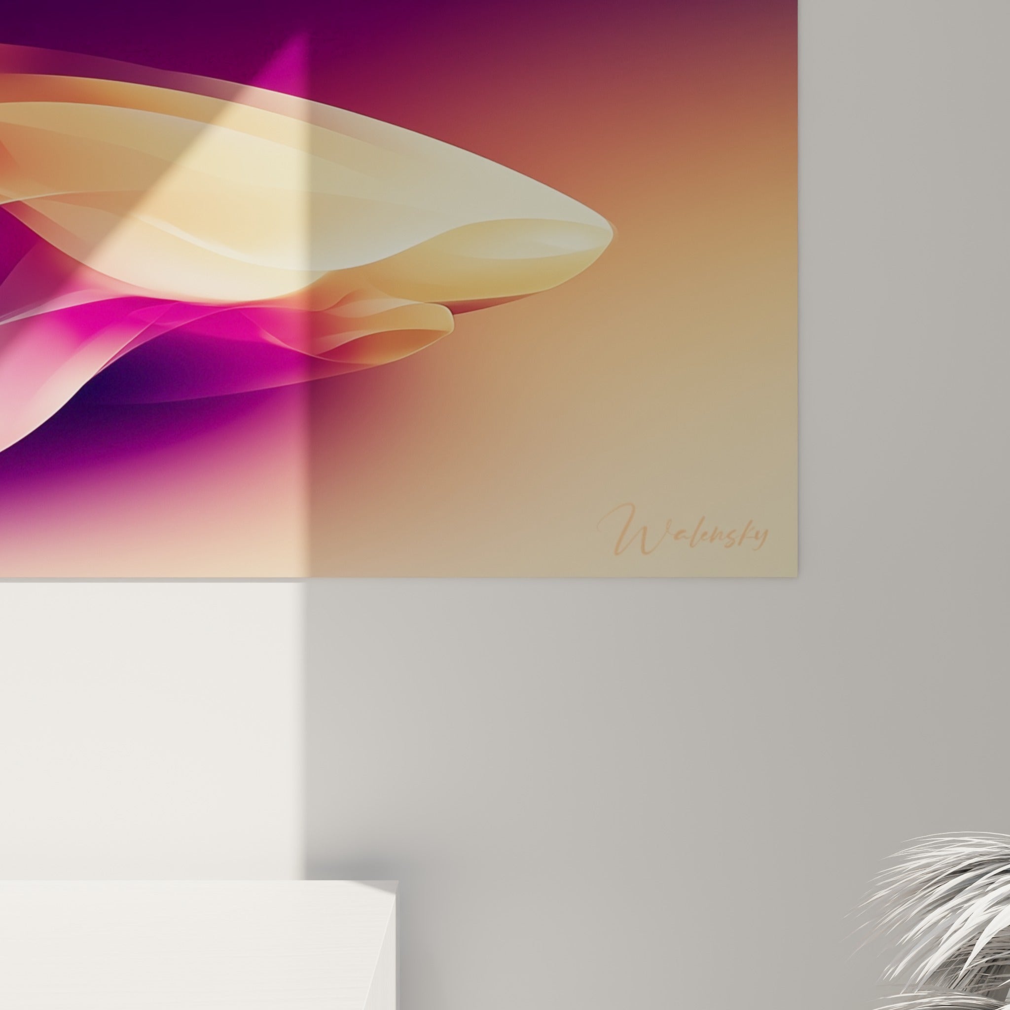 Détail du requin abstrait révélant les strates translucides violettes, roses et dorées qui composent son corps