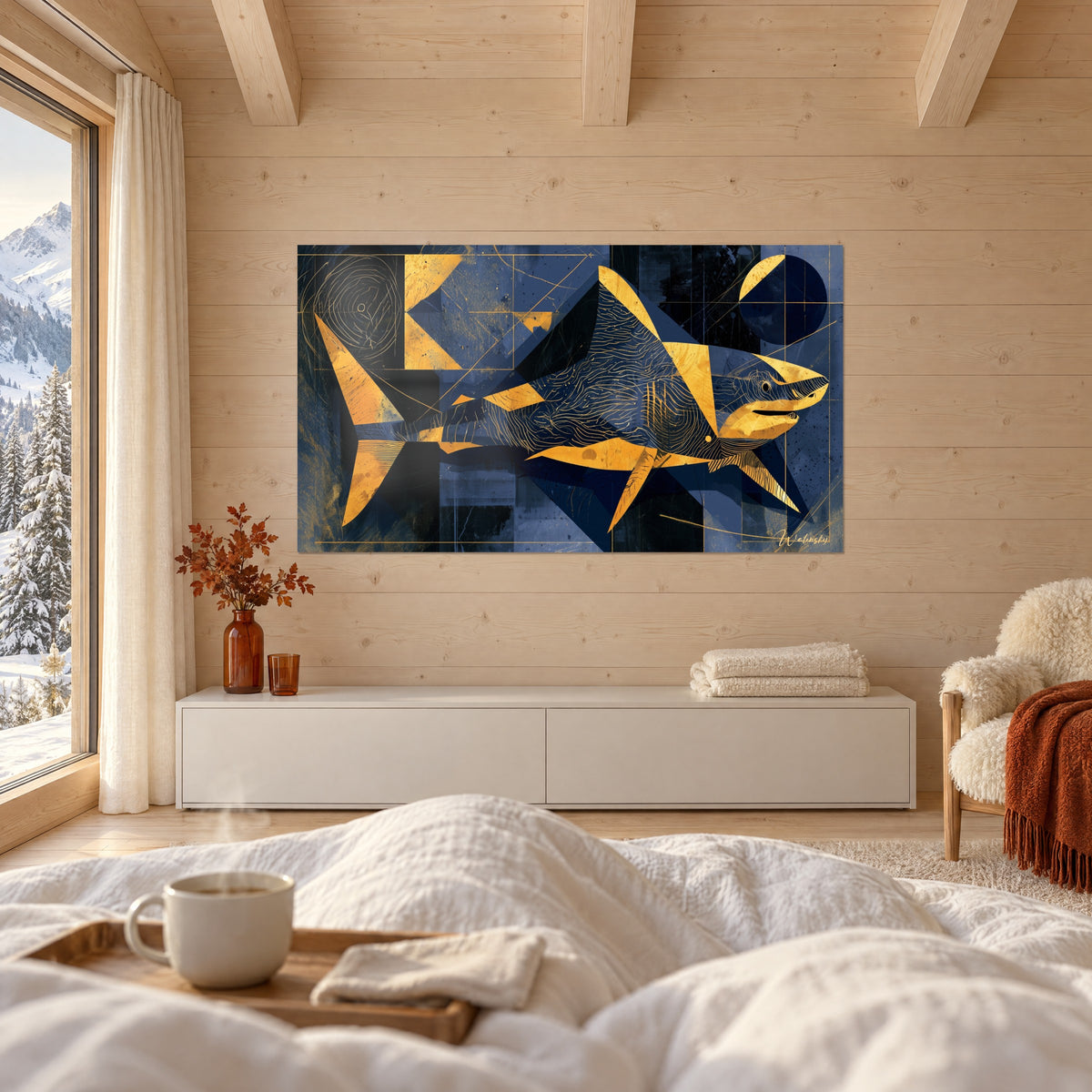 Gemälde Hai in goldgelben und marineblauen Flächen, Wand aus hellem Holz, Person von hinten, über einem Bett in einem hellen Schlafzimmer