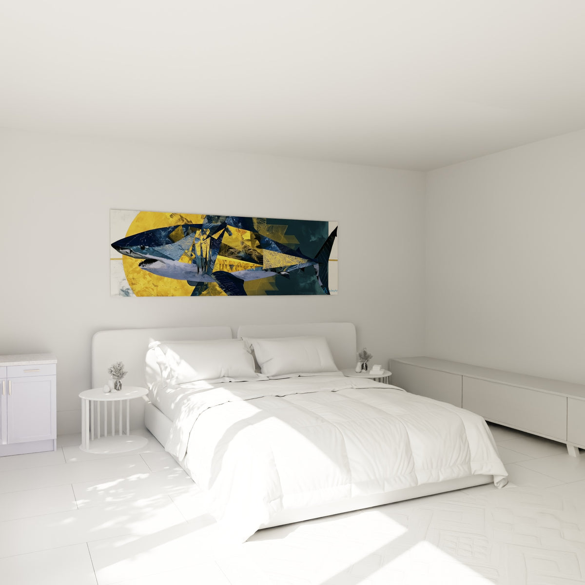 Silhouette de requin doré et anthracite fragmentée, accrochée au-dessus d'un lit dans une chambre claire