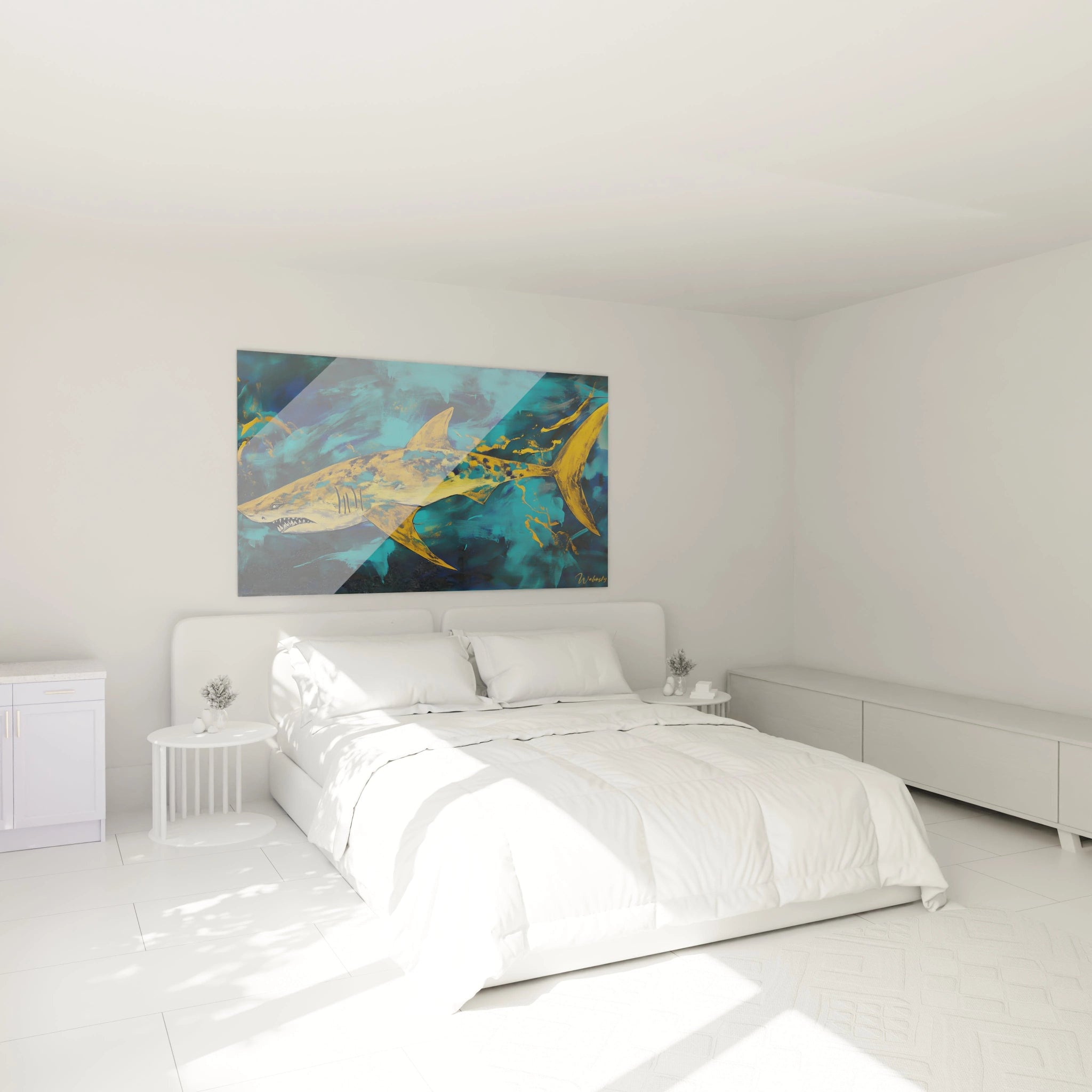 Tableau requin Walensky avec design bleu et jaune accroché au-dessus d'un lit blanc dans une chambre minimaliste