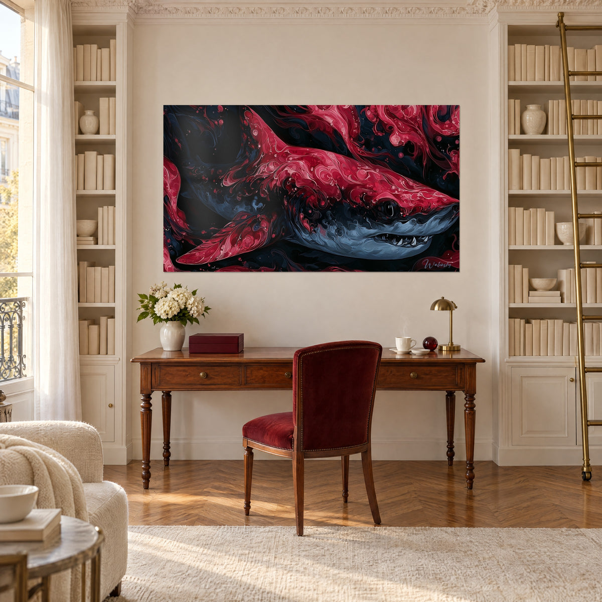 Schilderij grote gemarmerde haai in robijnrood en diep zwart, puntige snuit, boven een houten bureau, witte boekenkast
