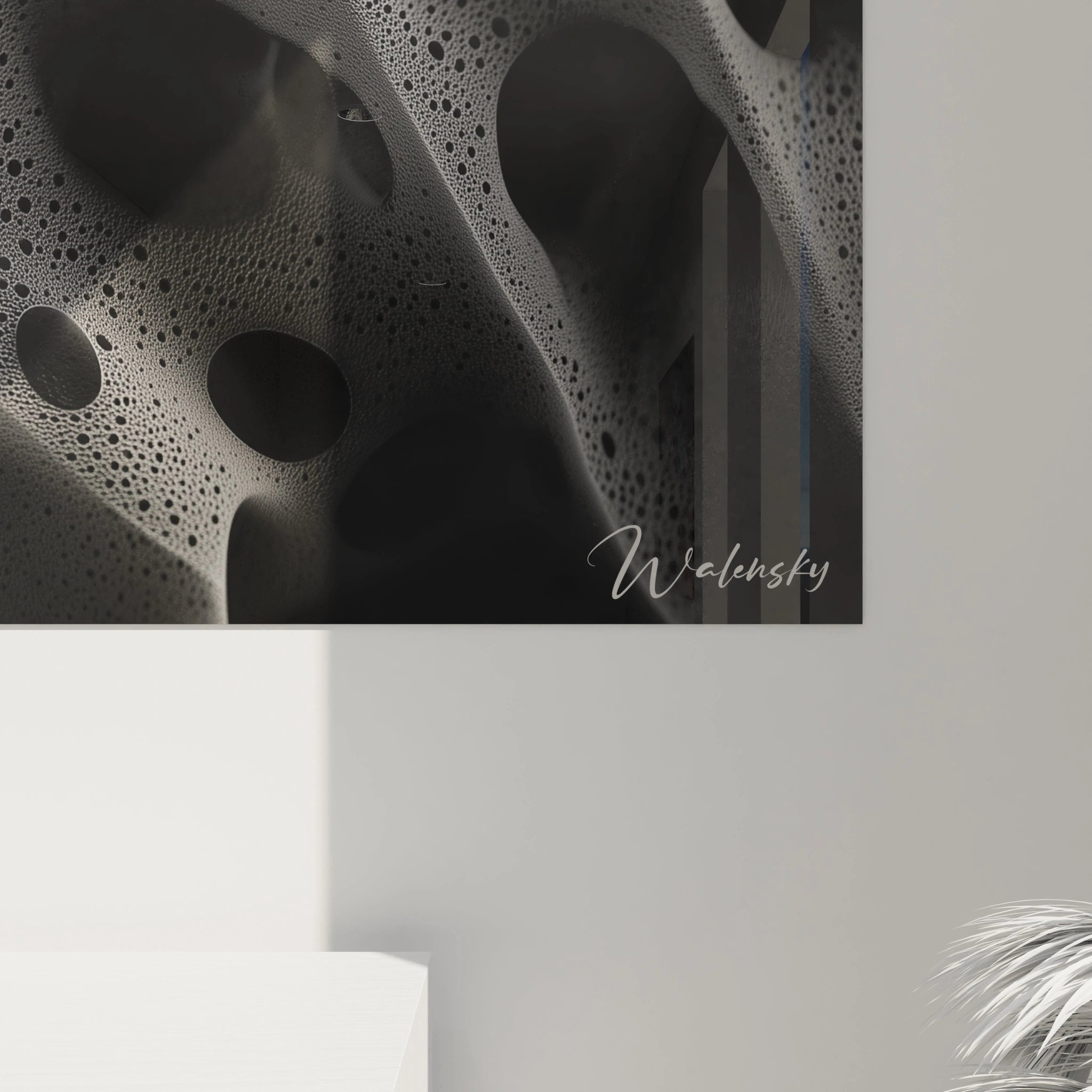 Tableau texturé abstrait en noir et blanc, mettant en valeur des perforations et des formes organiques, avec des textures fluides et des contrastes marqués.