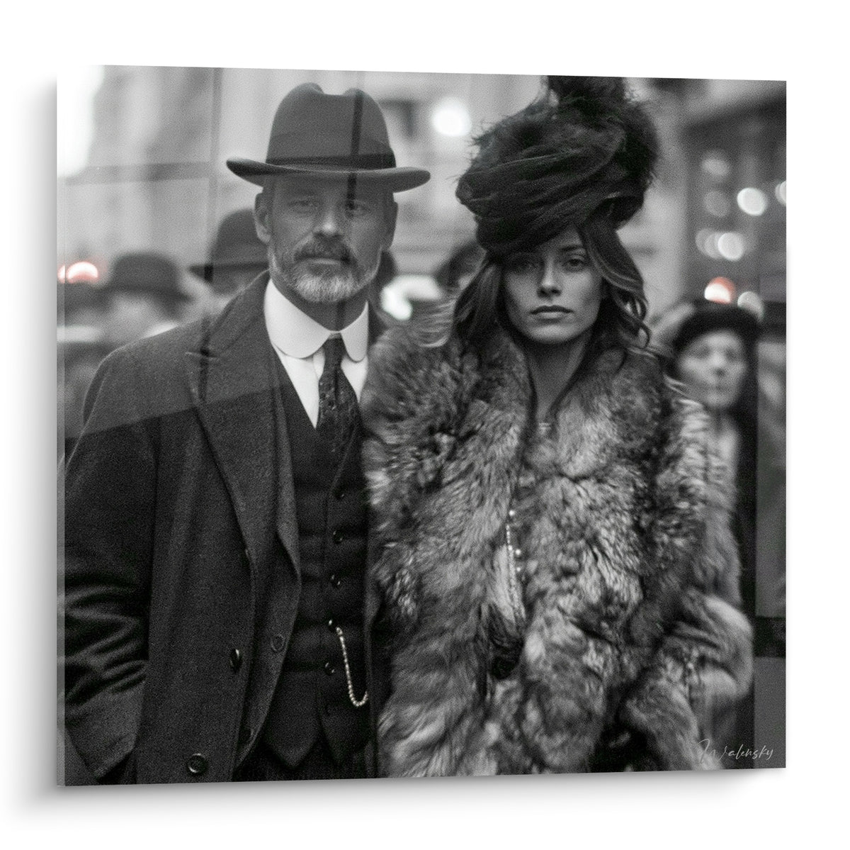 Couple élégant en noir et blanc, chapeau melon et fourrure grise, portrait rétro urbain