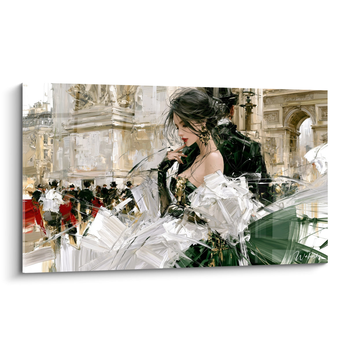 Élégante en robe verte bouteille et blanc crème, posture pensive devant une architecture ancienne