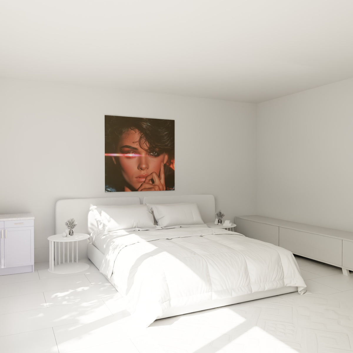 Visage rétro aux tons bruns et rose vibrant, main sous le menton, au-dessus d'un lit dans une chambre claire