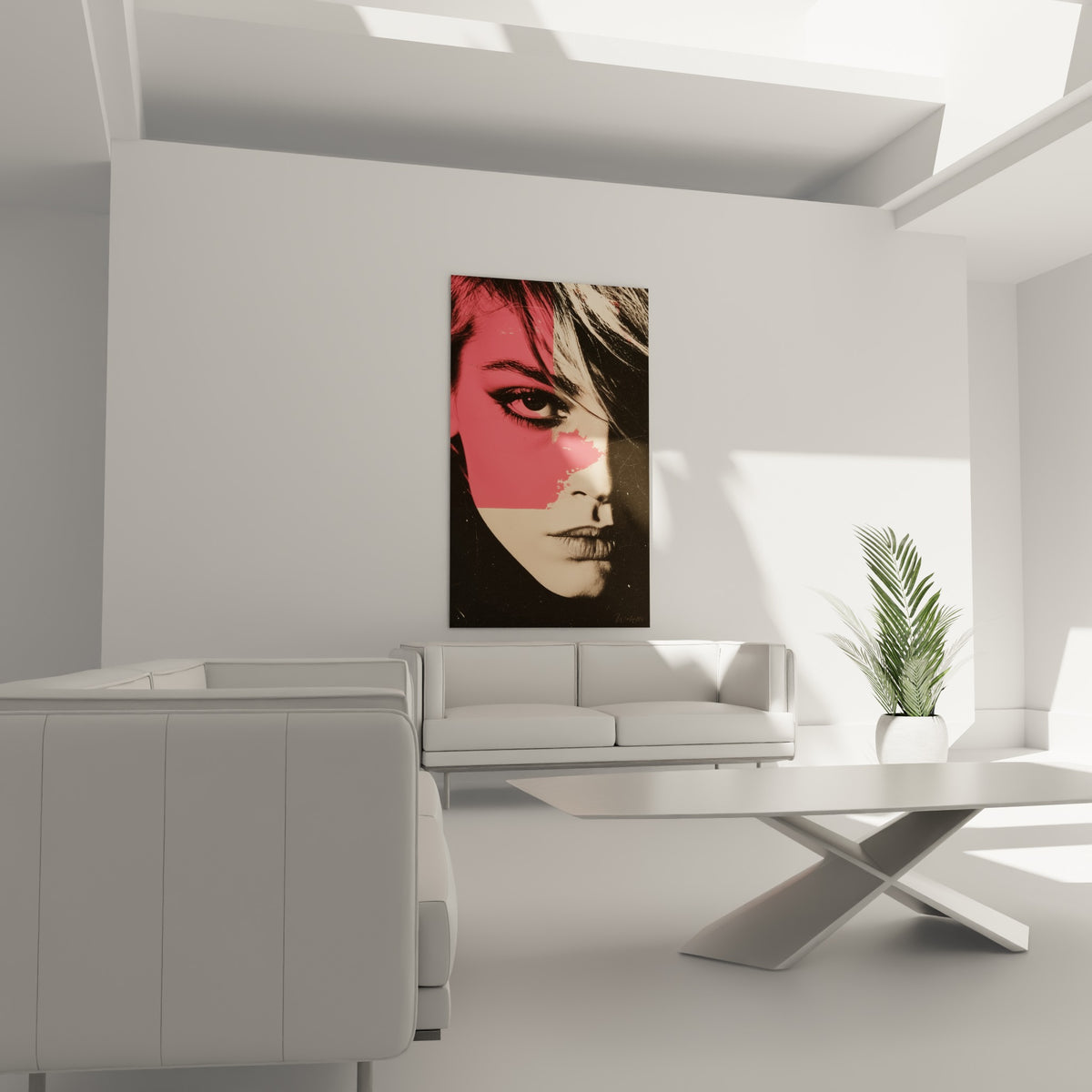 Femme au visage éclaboussé de rose et beige, expression captivante, au-dessus d'un canapé dans un salon lumineux