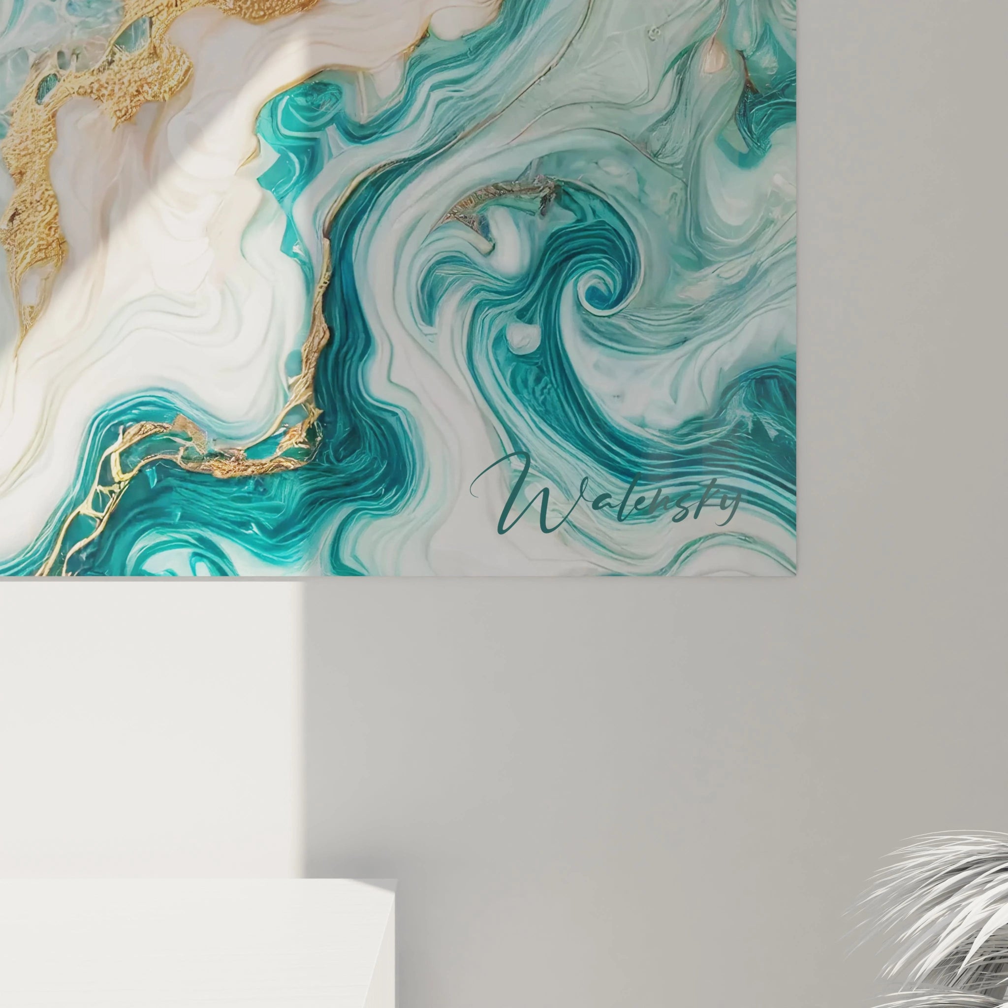 Vue de près, ce tableau style epoxy dévoile une texture fluide, avec des couches de résine créant une profondeur mystique, comme un instant suspendu sous l’eau.