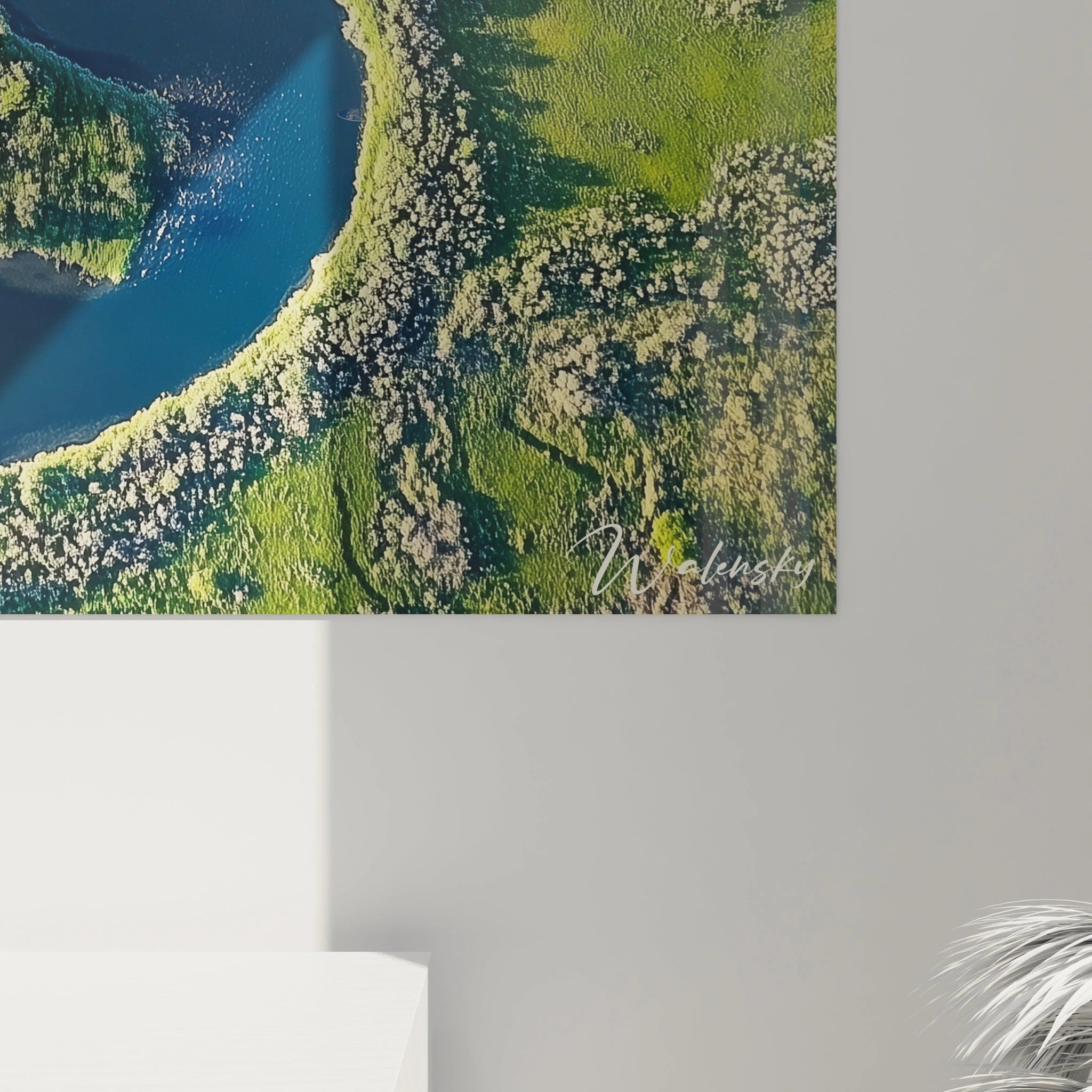 Un tableau paysage montrant une vallée traversée par une rivière courbée, aux teintes de bleu, vert et beige, avec des textures lisses pour l’eau et des effets plus rugueux pour la végétation.